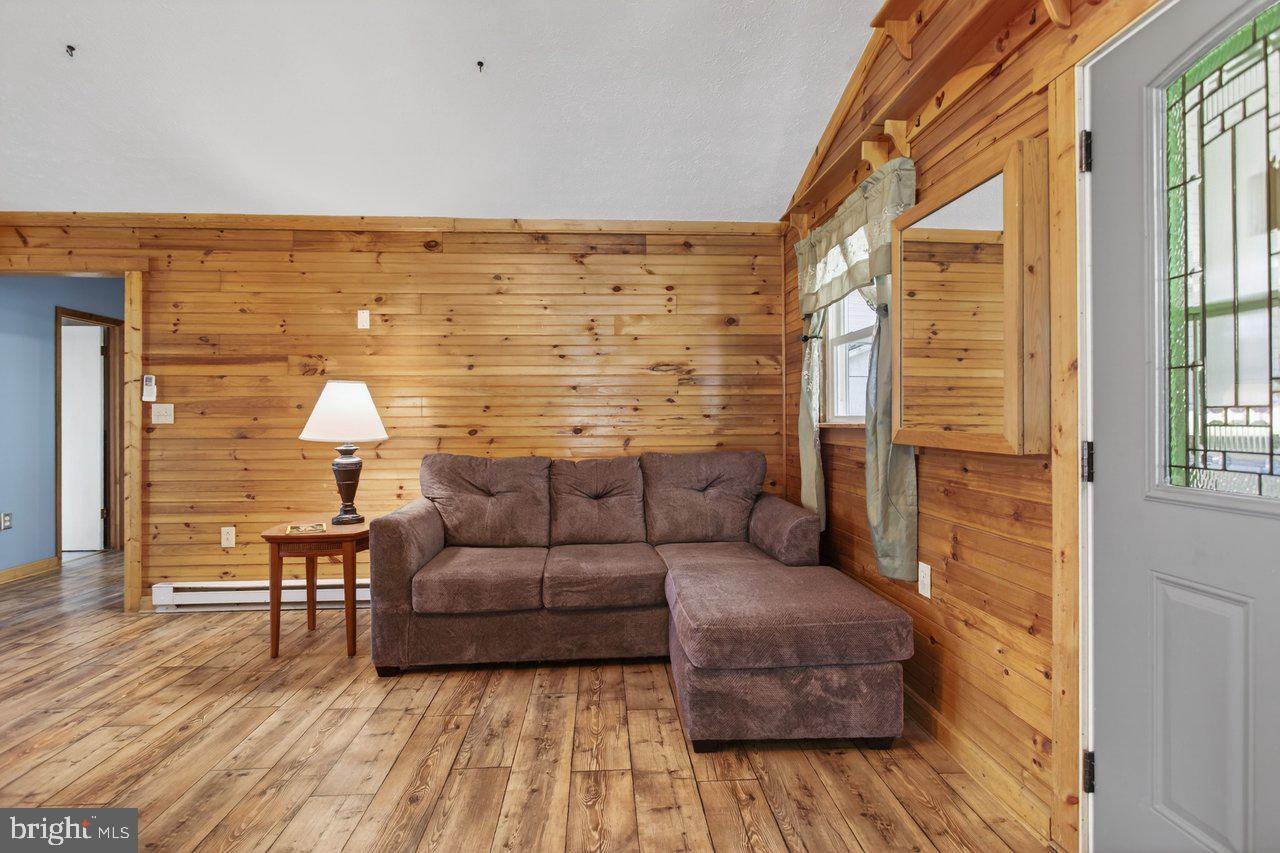 ROUND HEAD MOUNTAIN - Residential