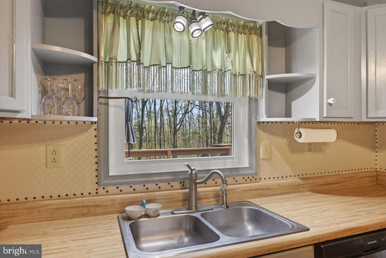 ROUND HEAD MOUNTAIN - Residential