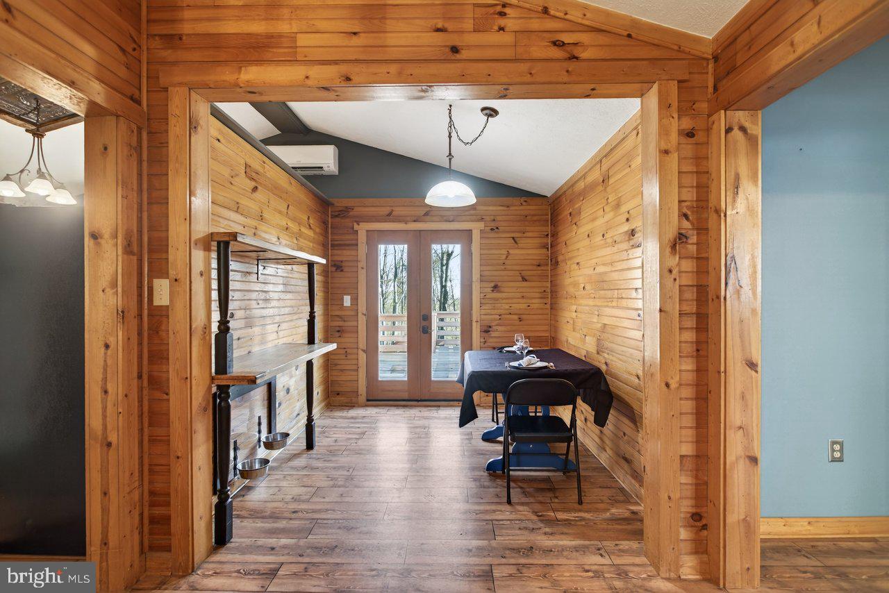 ROUND HEAD MOUNTAIN - Residential