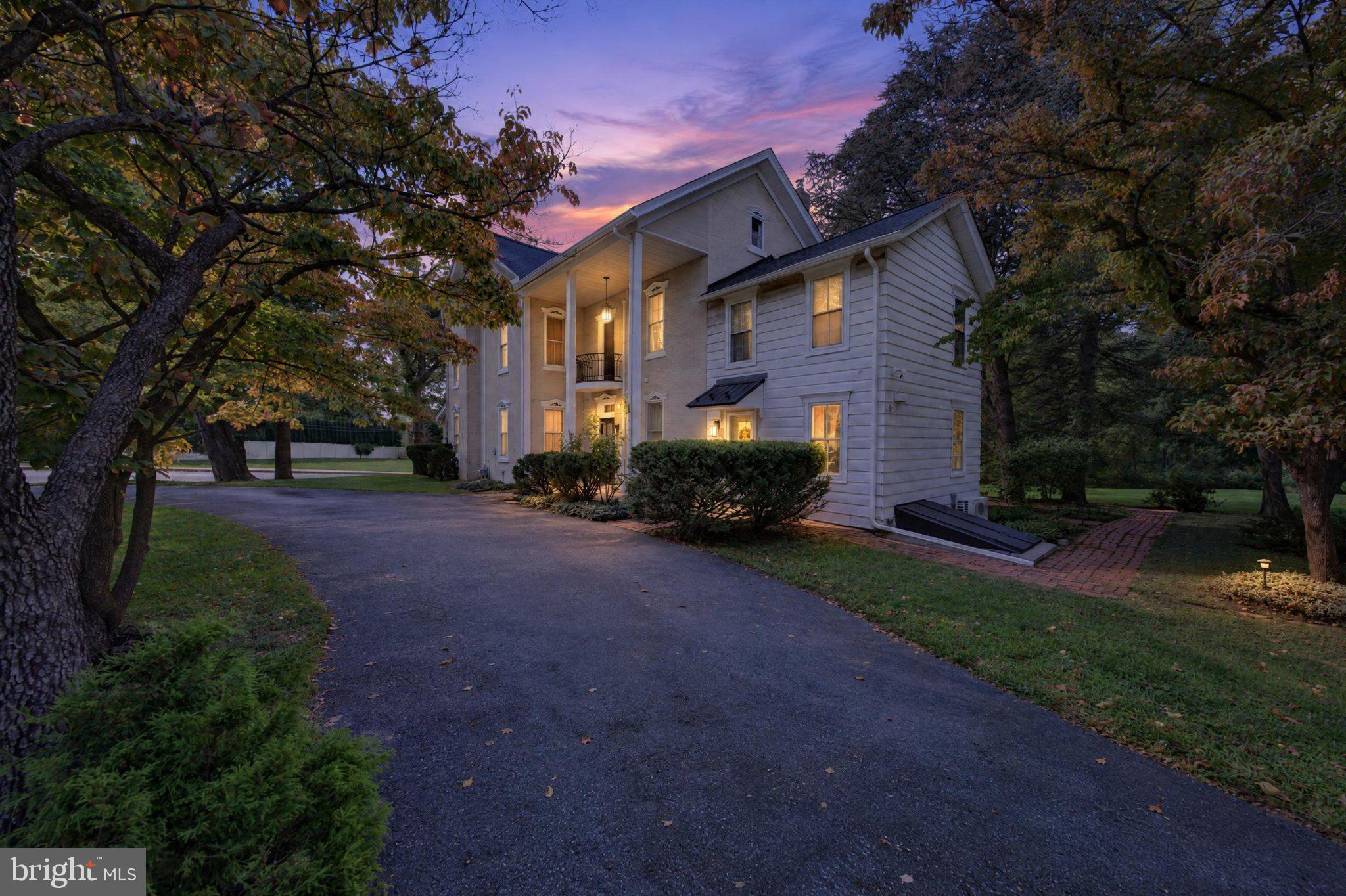 319 W 27TH STREET