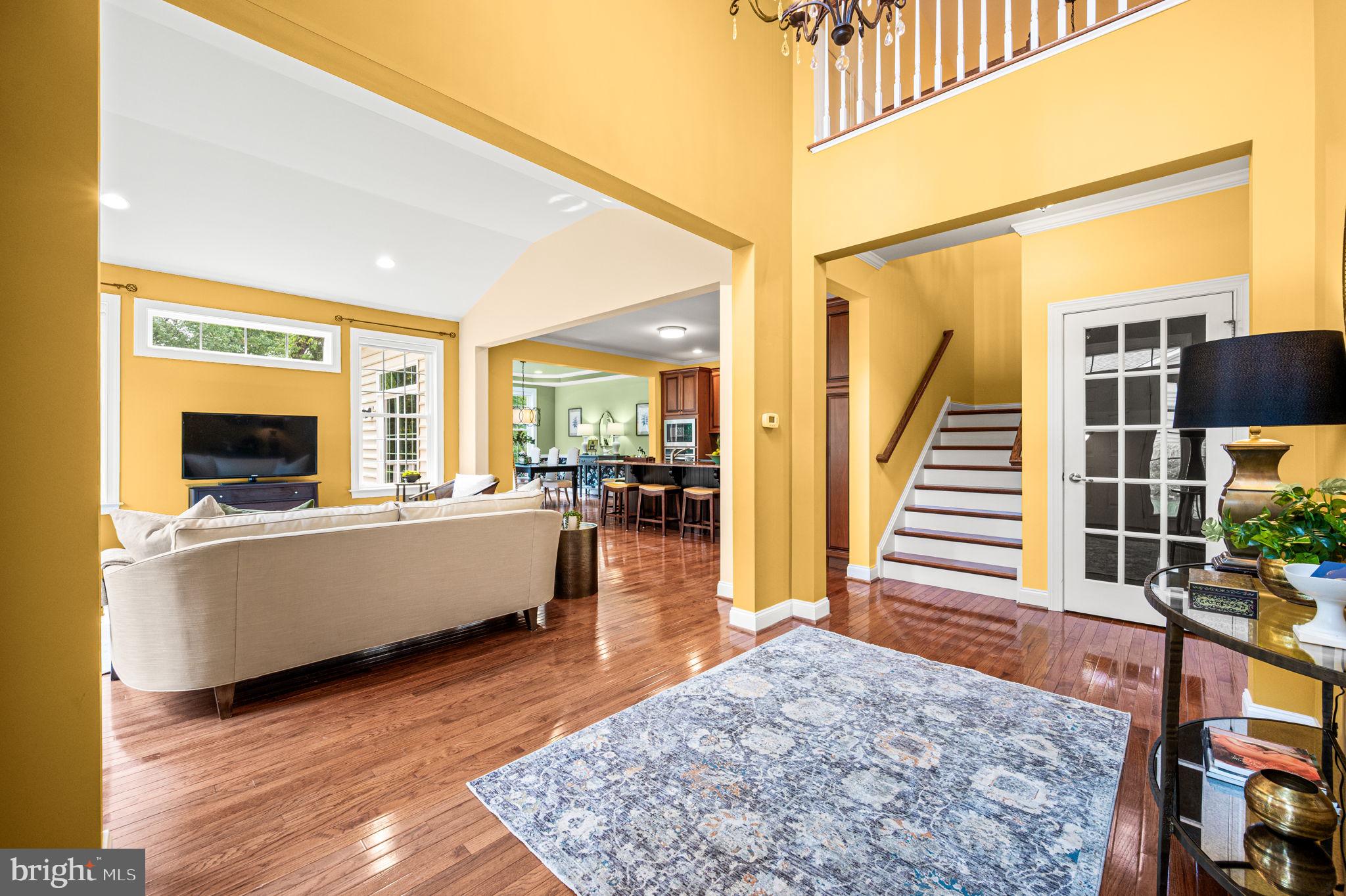 1521 HONEYSUCKLE COURT
