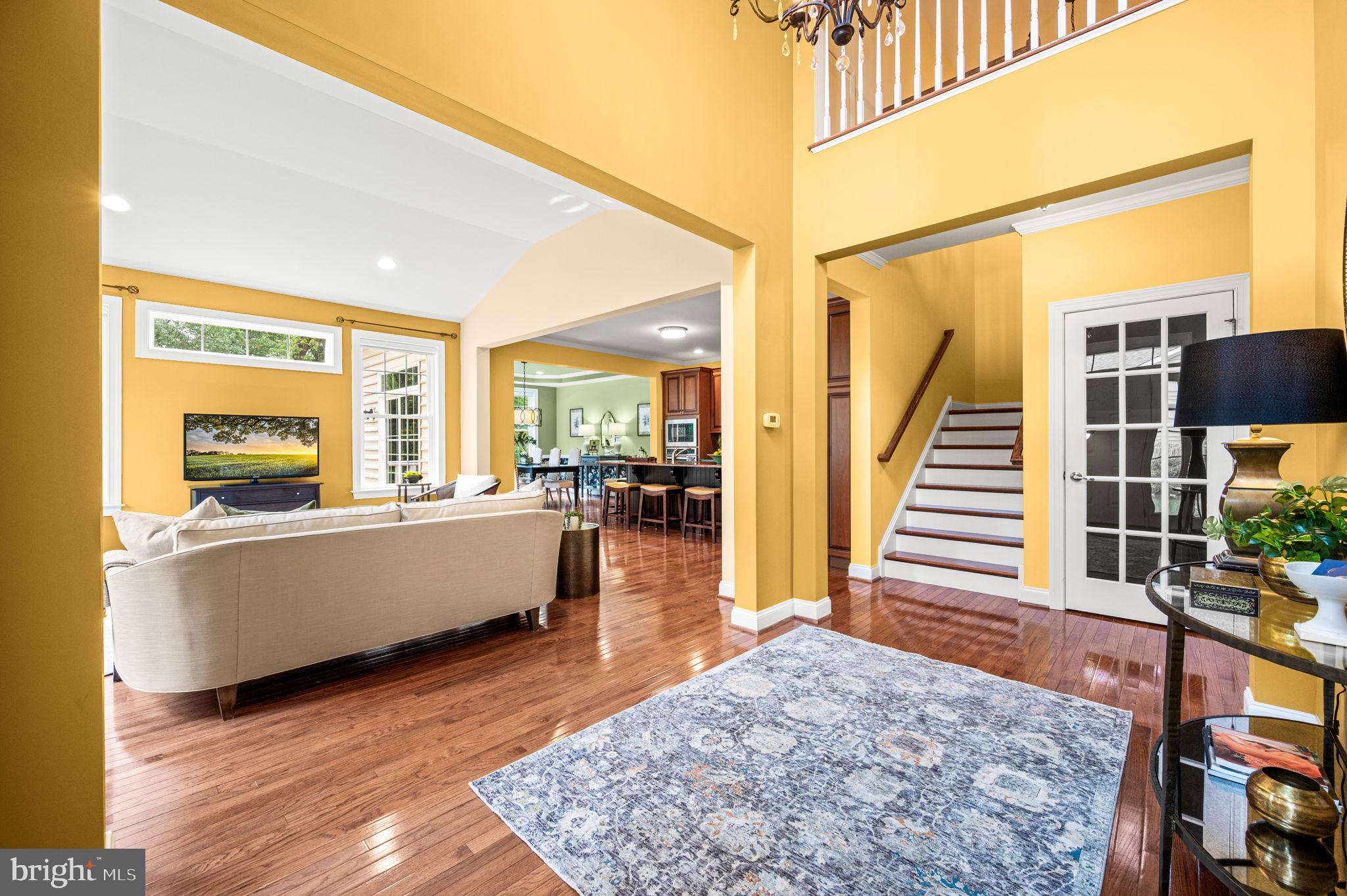 1521 HONEYSUCKLE COURT