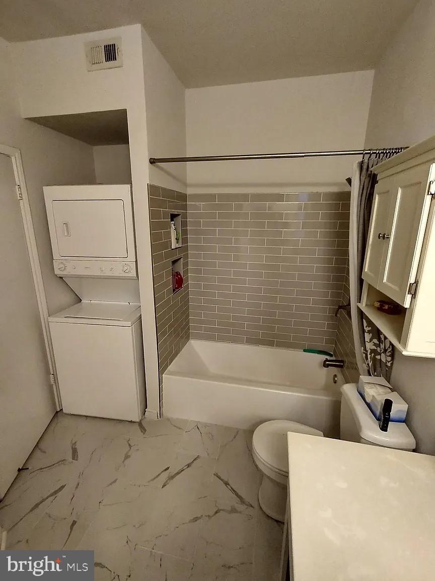 PENDERBROOK SQUARE CONDOMINIUMS - Residential