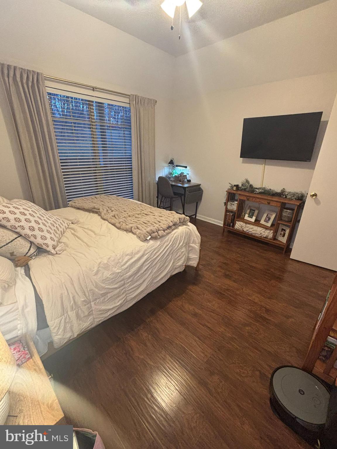 PENDERBROOK SQUARE CONDOMINIUMS - Residential