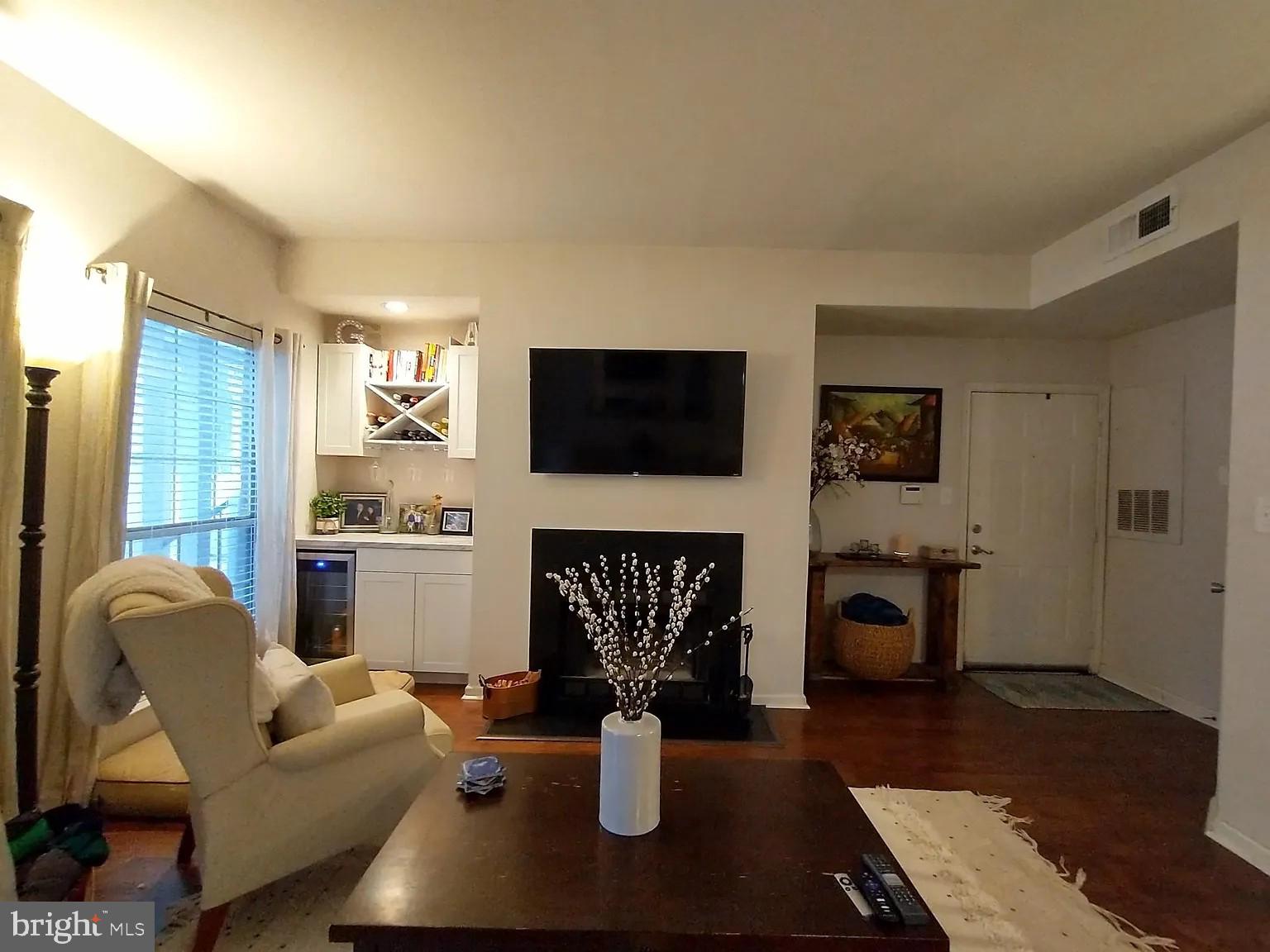 PENDERBROOK SQUARE CONDOMINIUMS - Residential