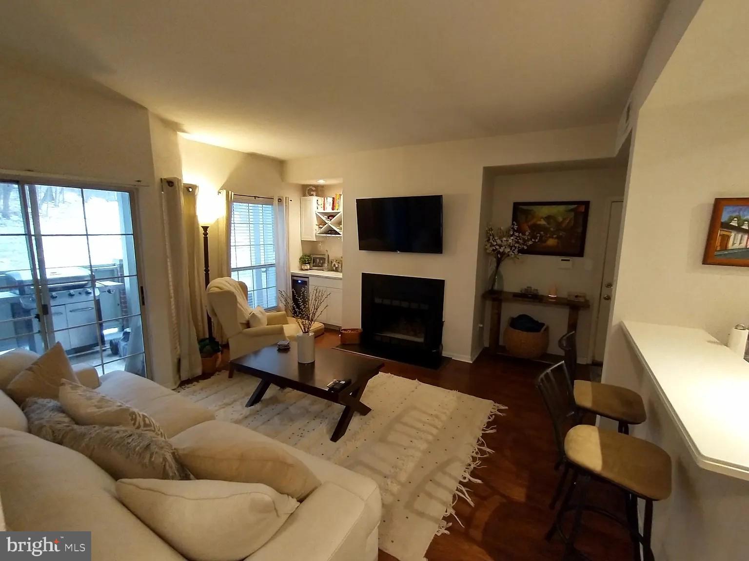 PENDERBROOK SQUARE CONDOMINIUMS - Residential