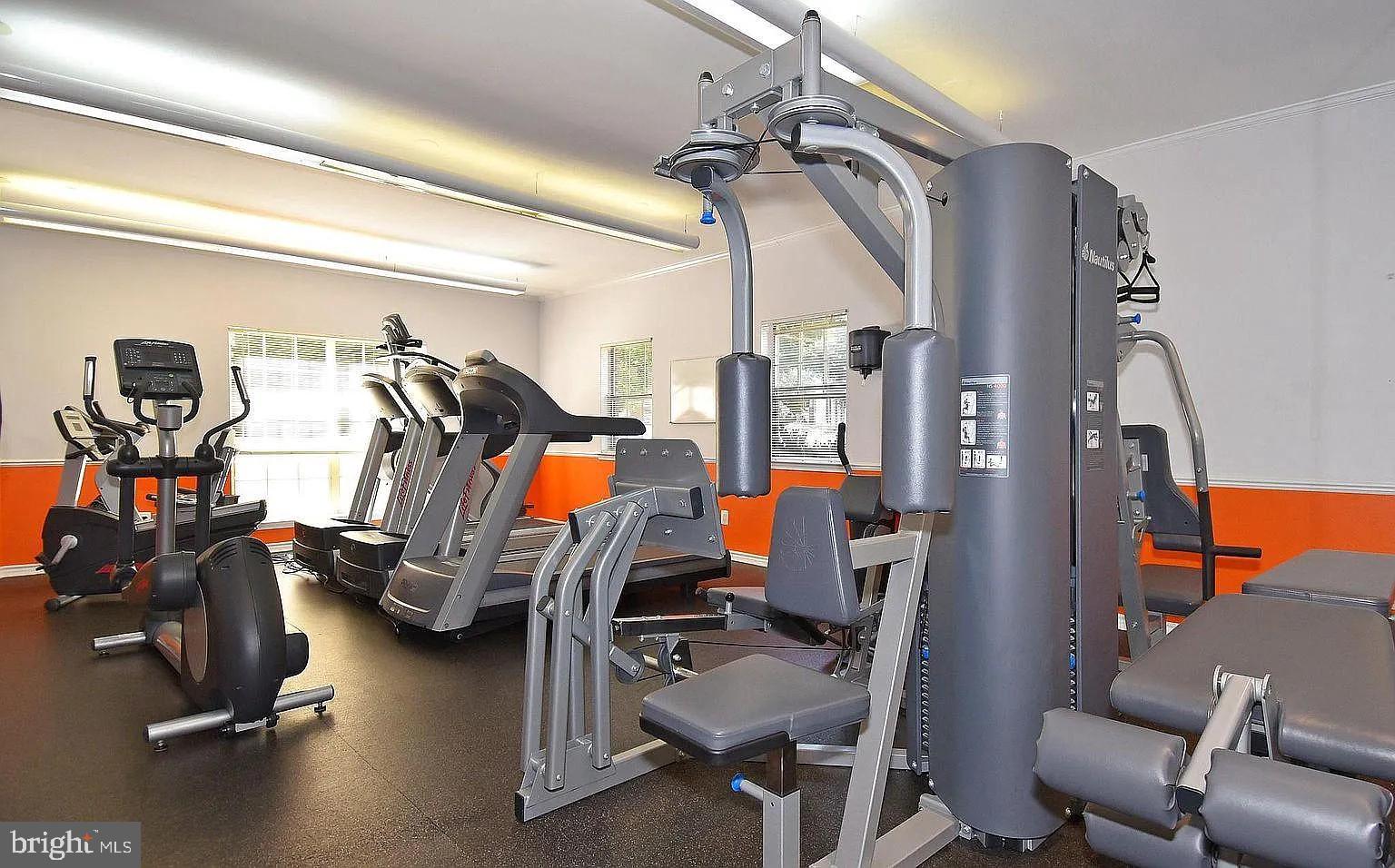 PENDERBROOK SQUARE CONDOMINIUMS - Residential