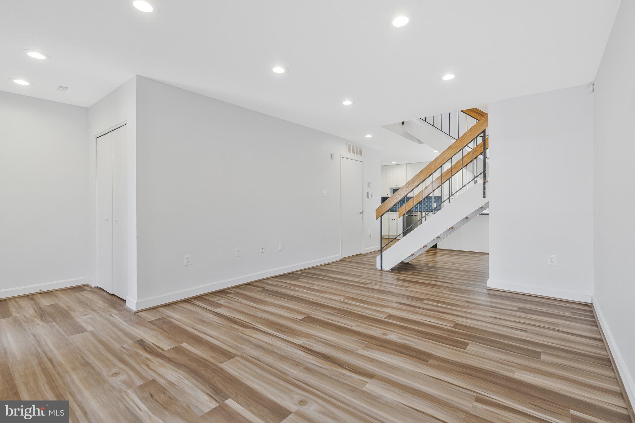 RESTON - Residential