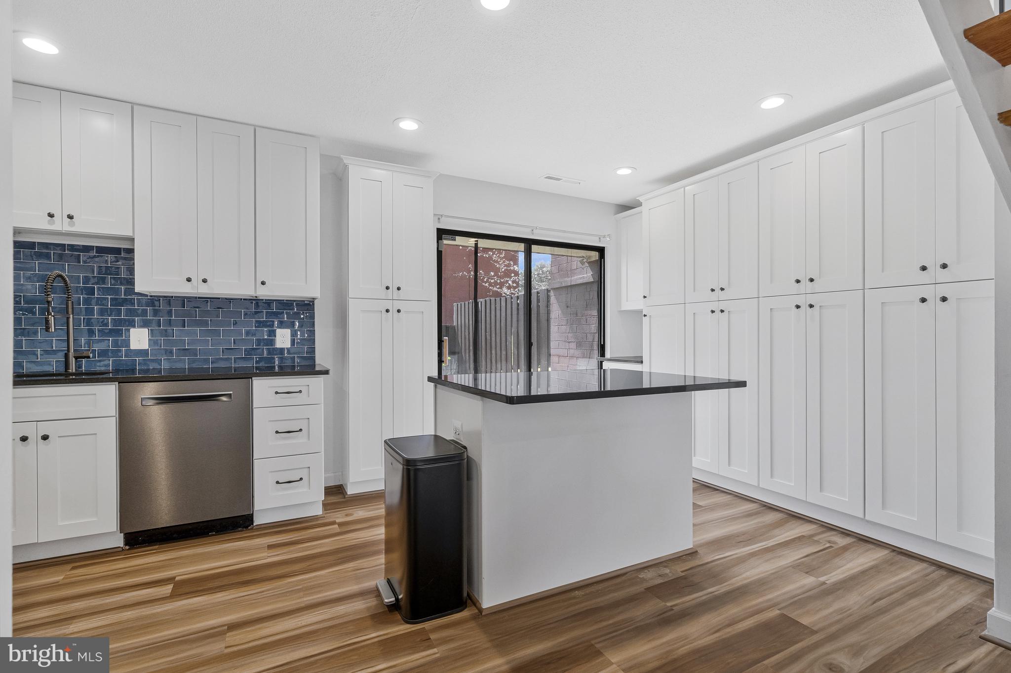 RESTON - Residential