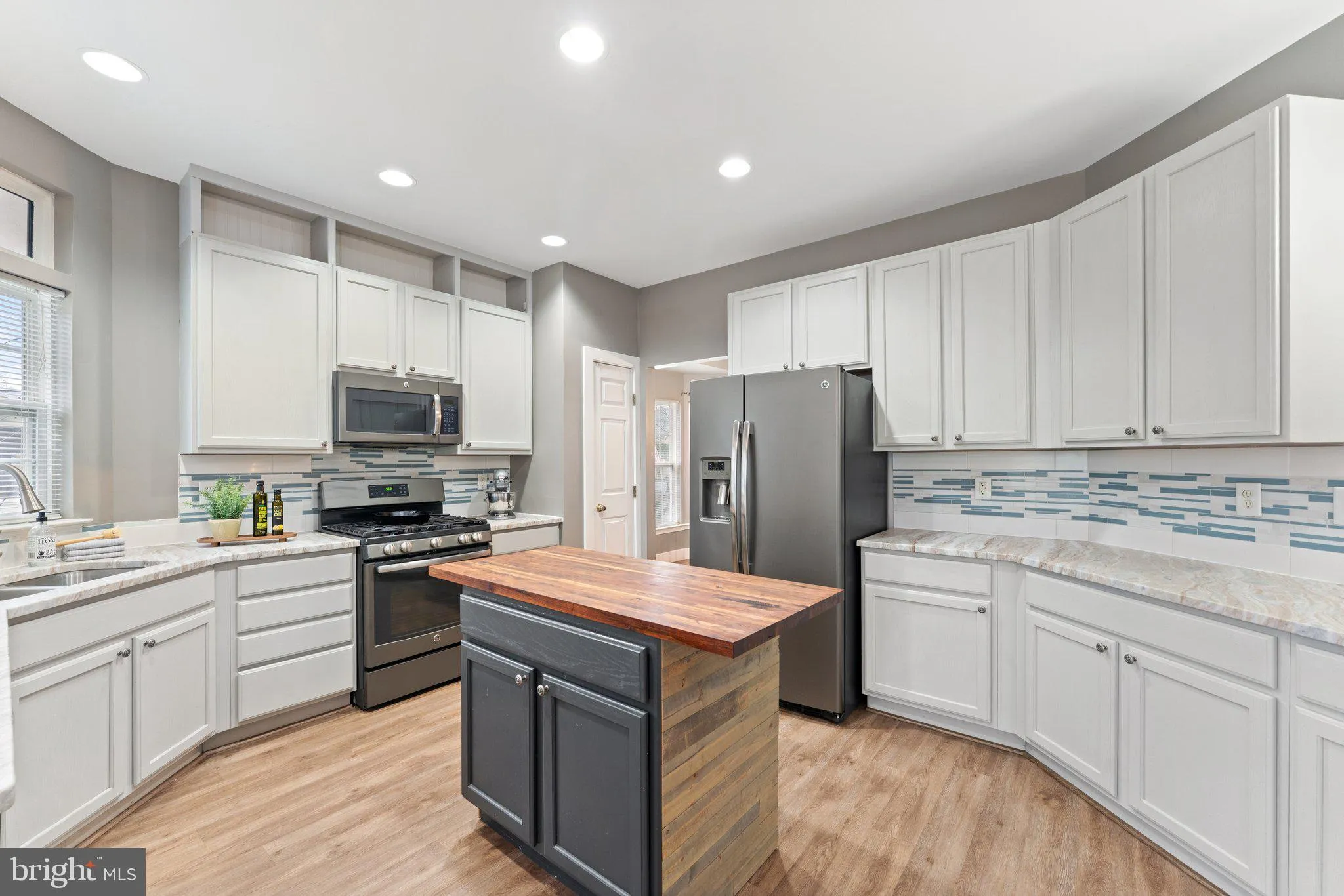 Bristow, Virginia 20136, United States, 4 Bedrooms Bedrooms, ,3 BathroomsBathrooms,Residential,Contingent,102603