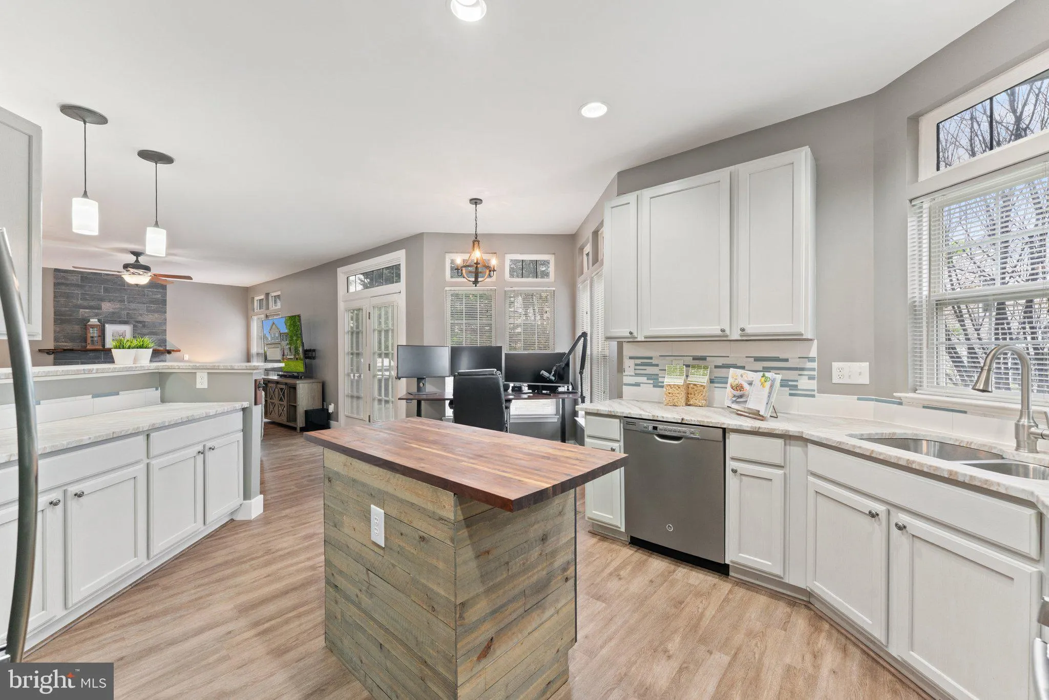 Bristow, Virginia 20136, United States, 4 Bedrooms Bedrooms, ,3 BathroomsBathrooms,Residential,Contingent,102603