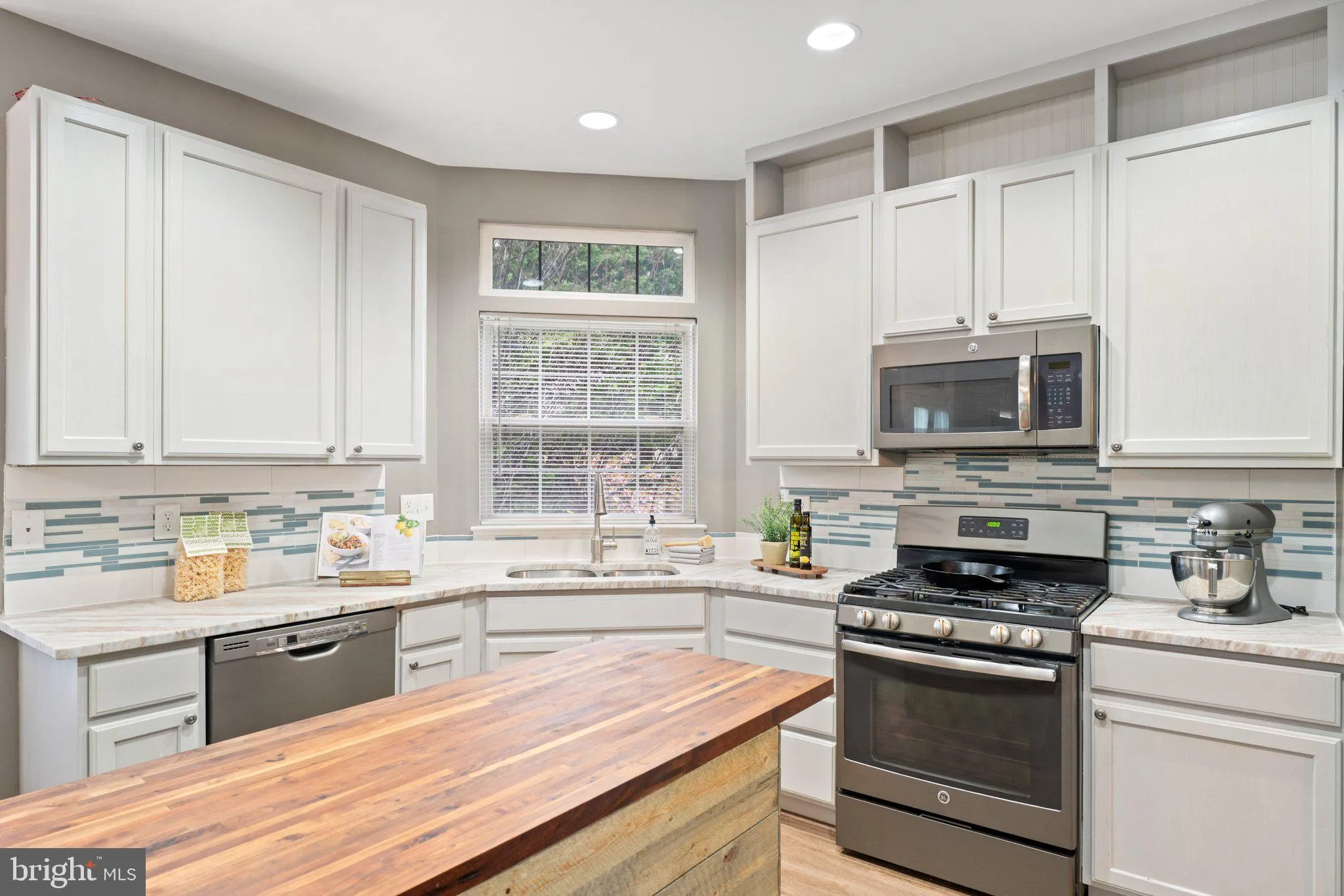 Bristow, Virginia 20136, United States, 4 Bedrooms Bedrooms, ,3 BathroomsBathrooms,Residential,Contingent,102603