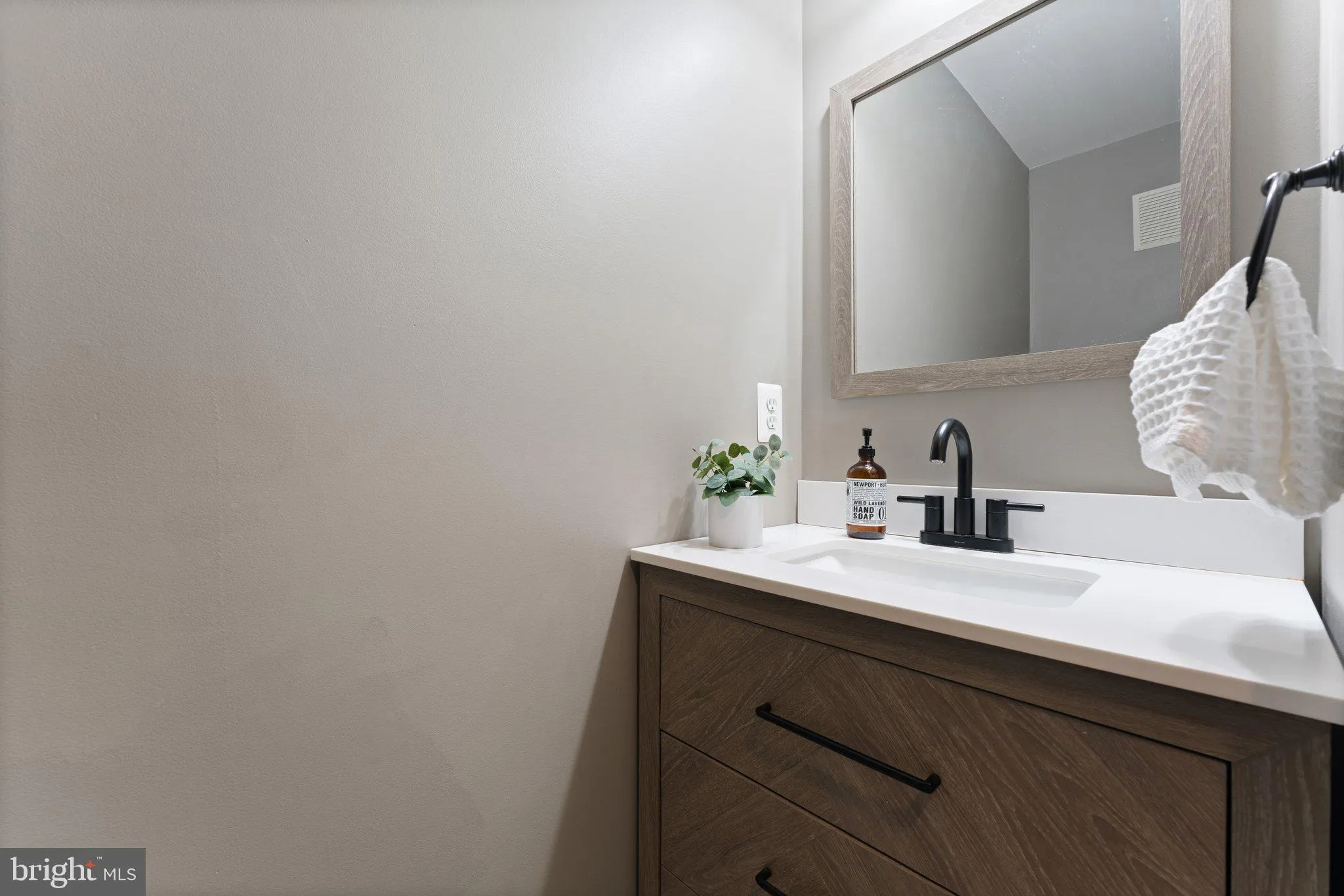 Bristow, Virginia 20136, United States, 4 Bedrooms Bedrooms, ,3 BathroomsBathrooms,Residential,Contingent,102603