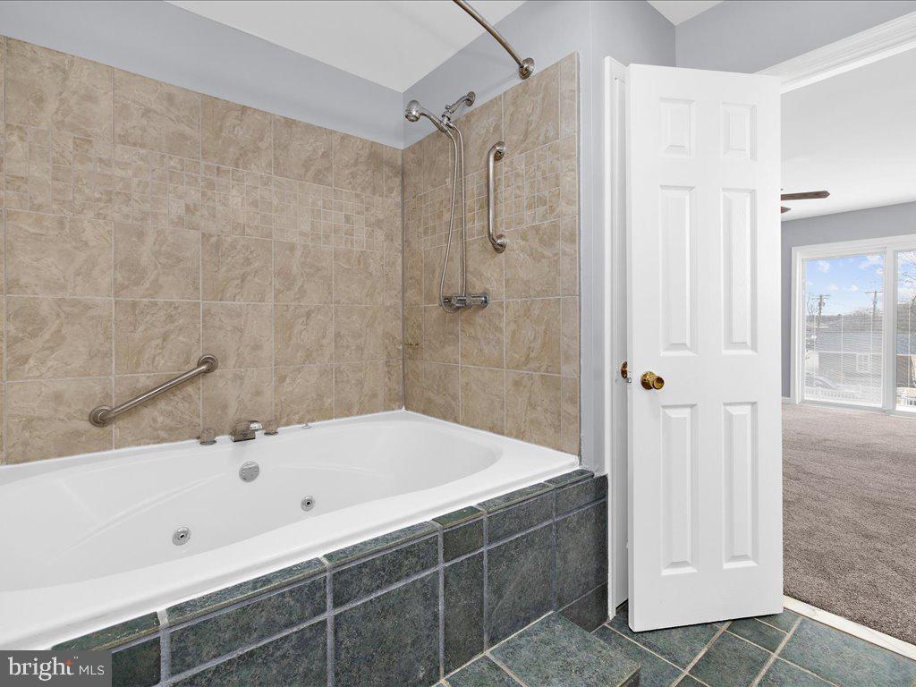 CARVEL BEACH - Residential