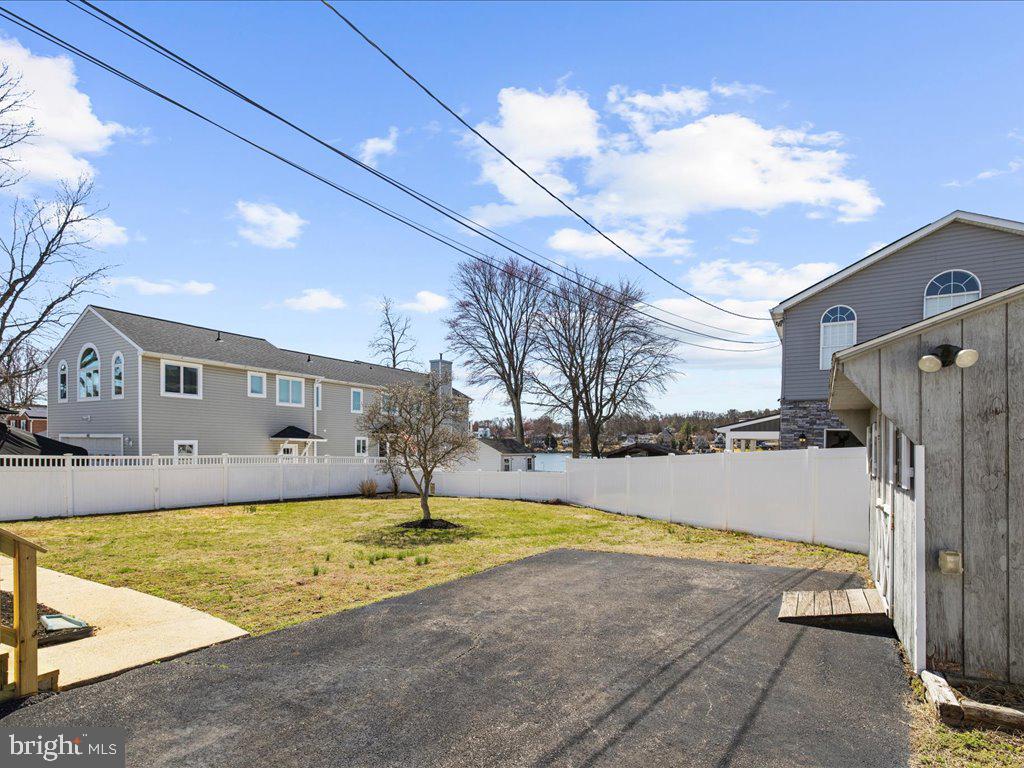 CARVEL BEACH - Residential