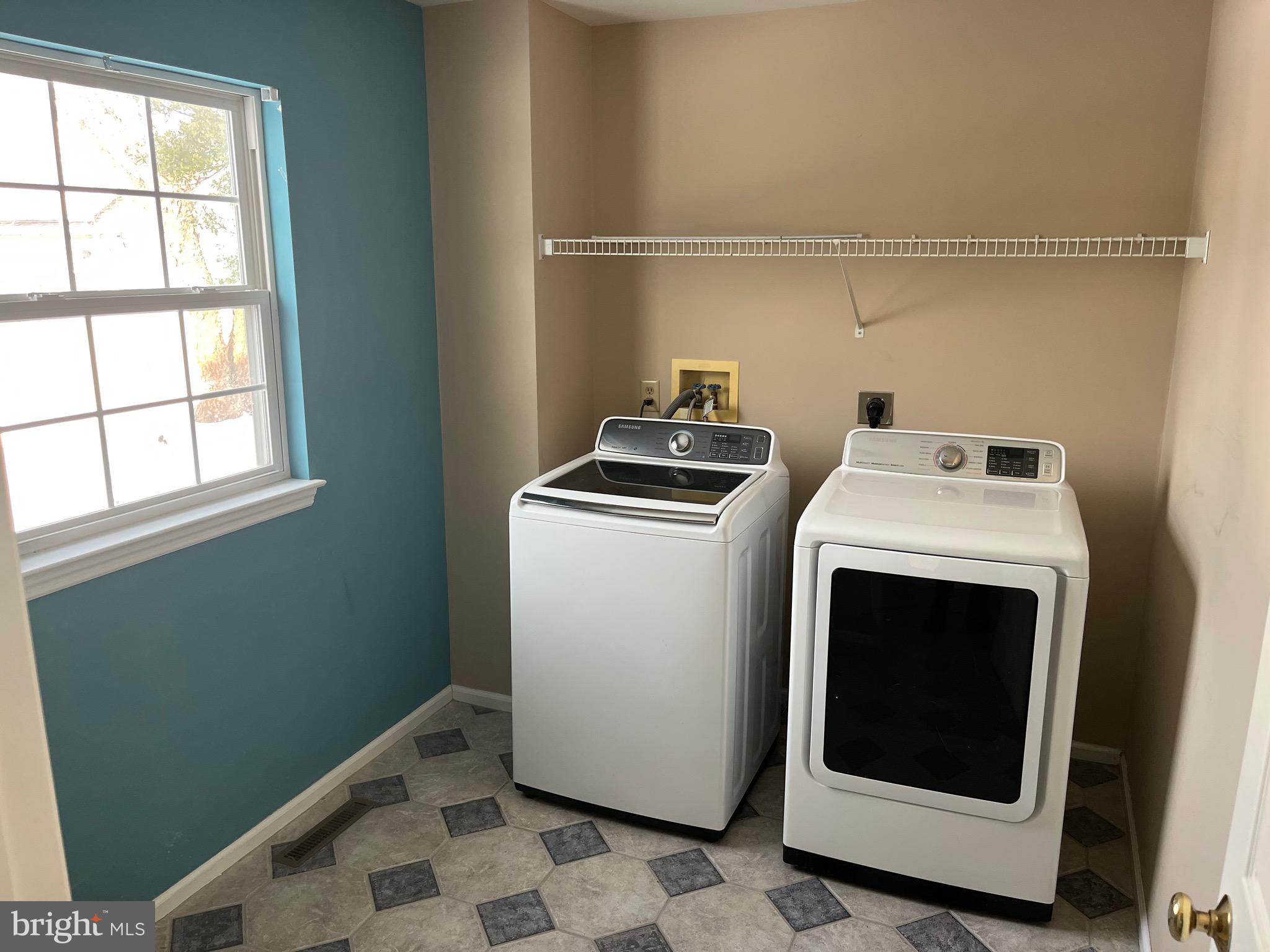 2400 JOHN HENRY DRIVE