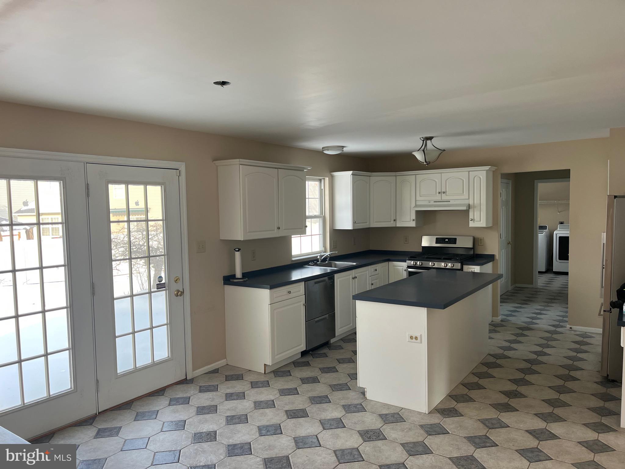 2400 JOHN HENRY DRIVE