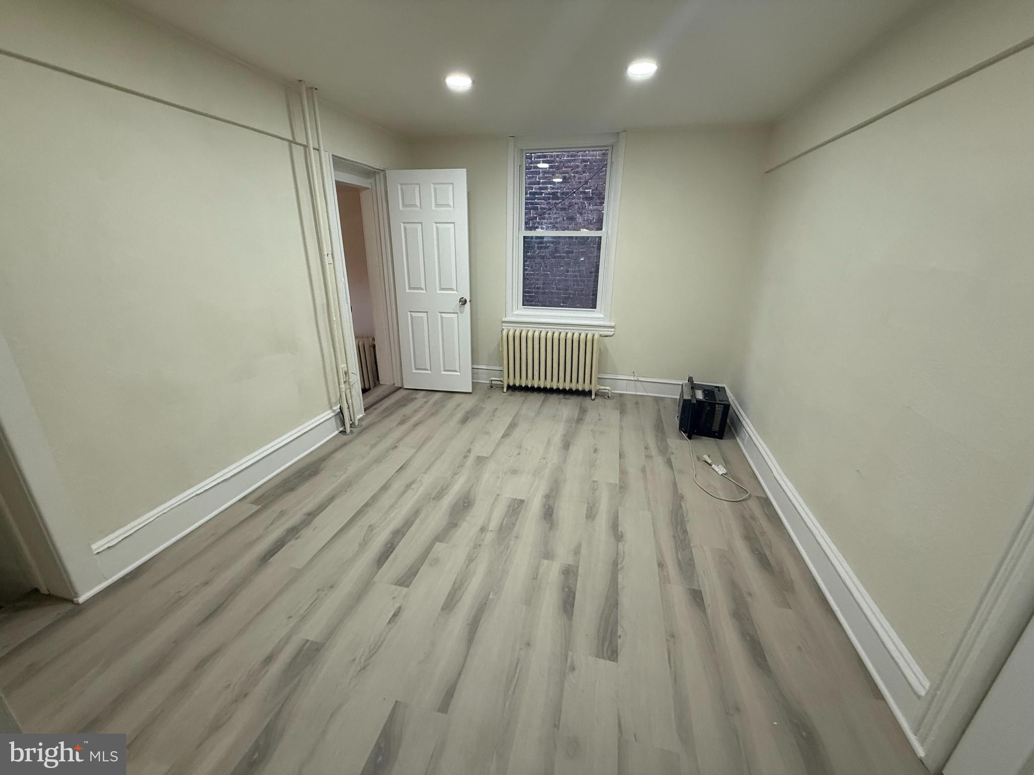 ELMWOOD PARK - Residential Lease