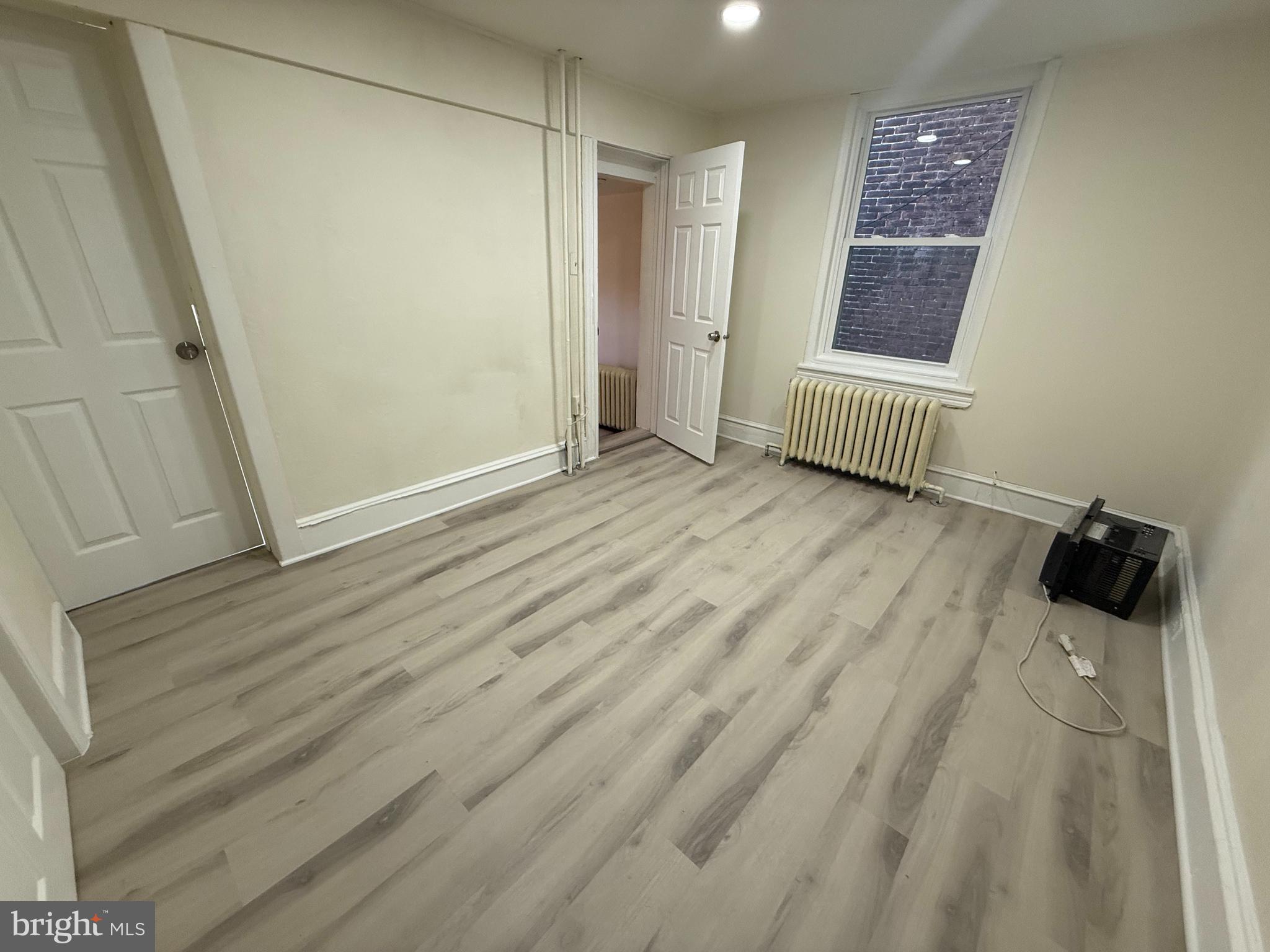 ELMWOOD PARK - Residential Lease