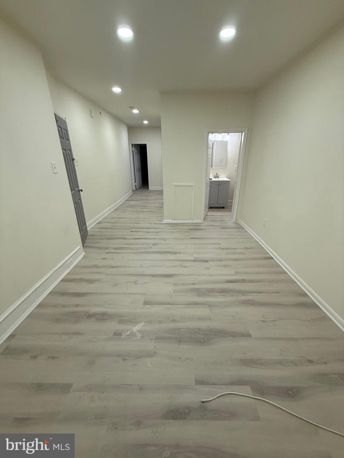 ELMWOOD PARK - Residential Lease