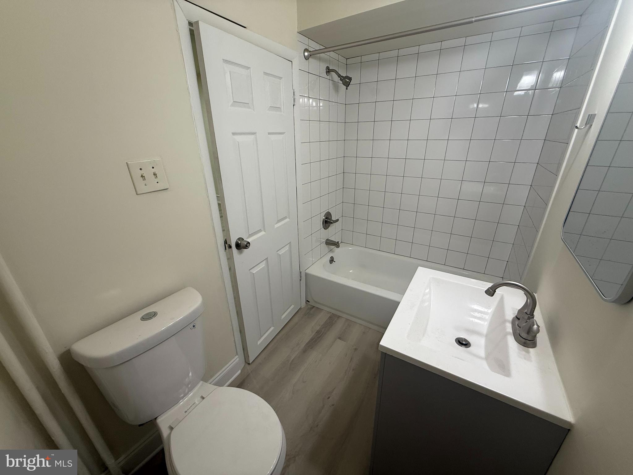 ELMWOOD PARK - Residential Lease