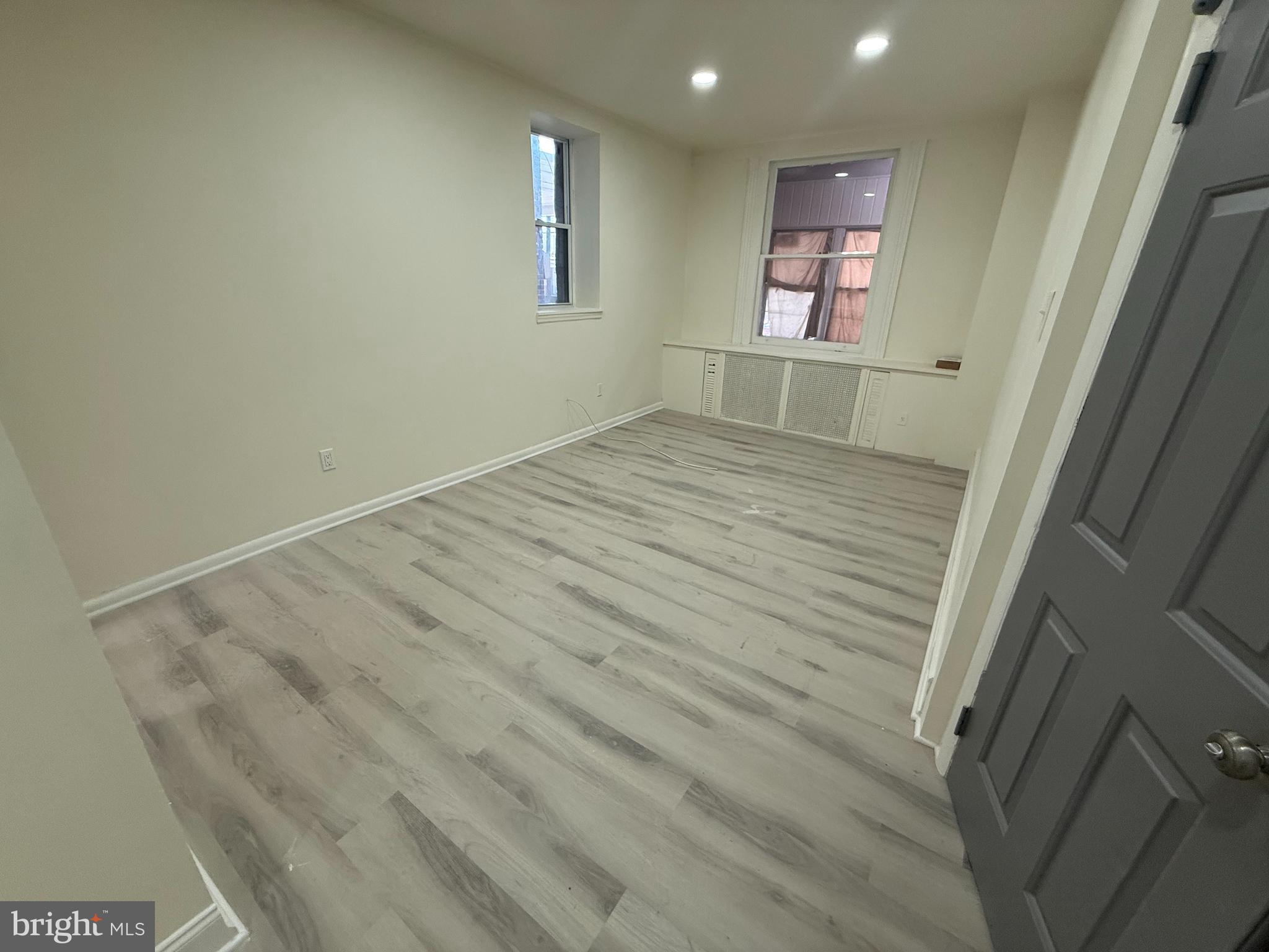 ELMWOOD PARK - Residential Lease