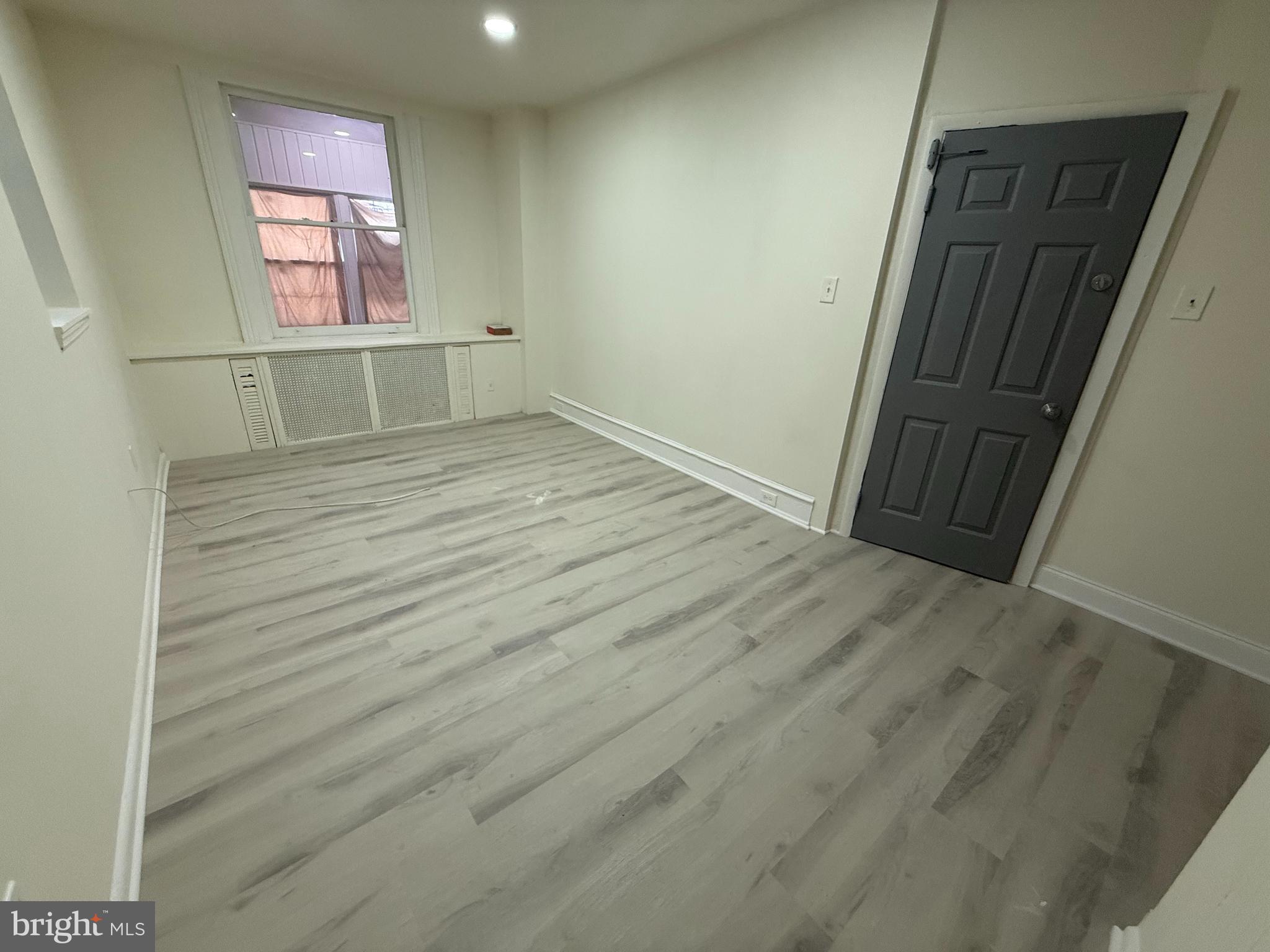 ELMWOOD PARK - Residential Lease