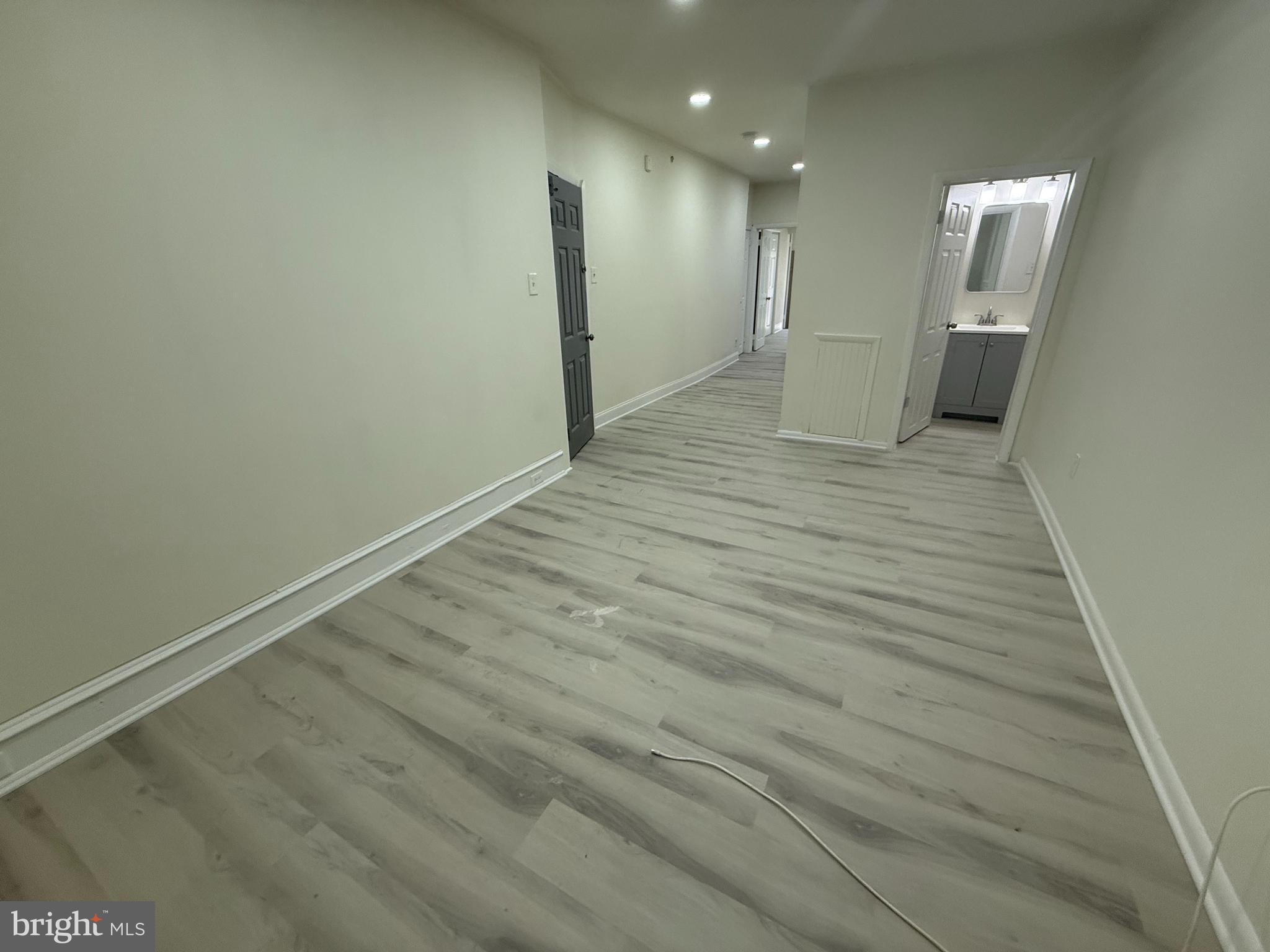 ELMWOOD PARK - Residential Lease