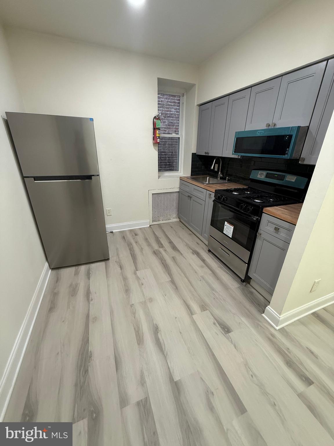 ELMWOOD PARK - Residential Lease