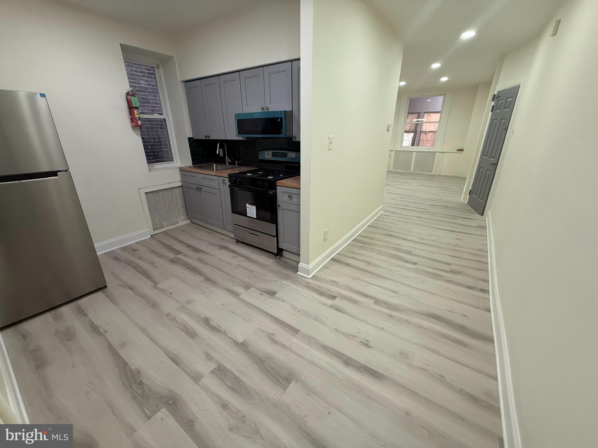 ELMWOOD PARK - Residential Lease