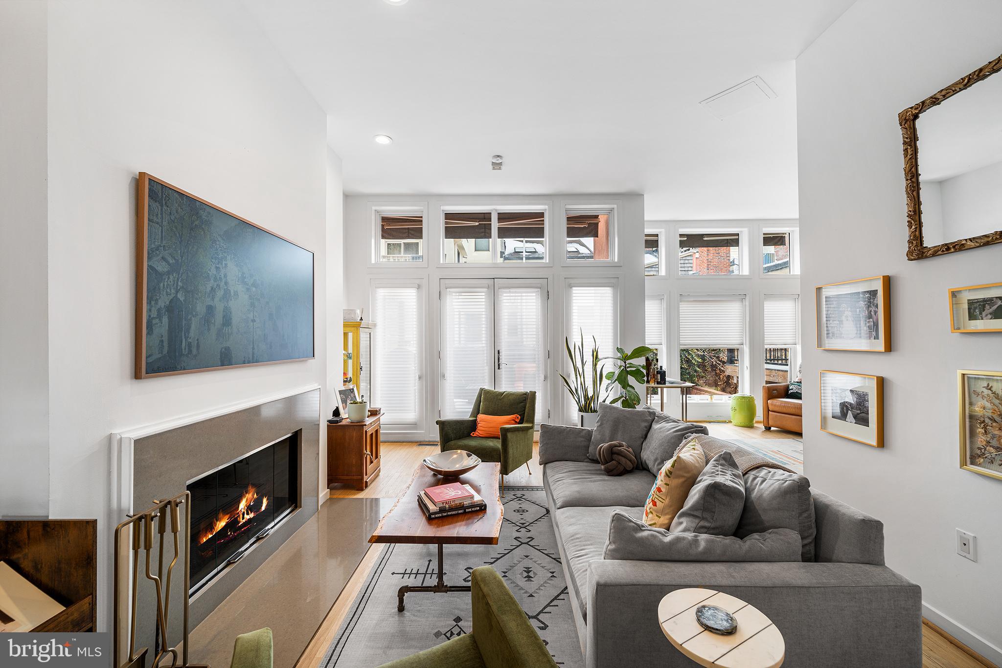 QUEEN VILLAGE - Residential