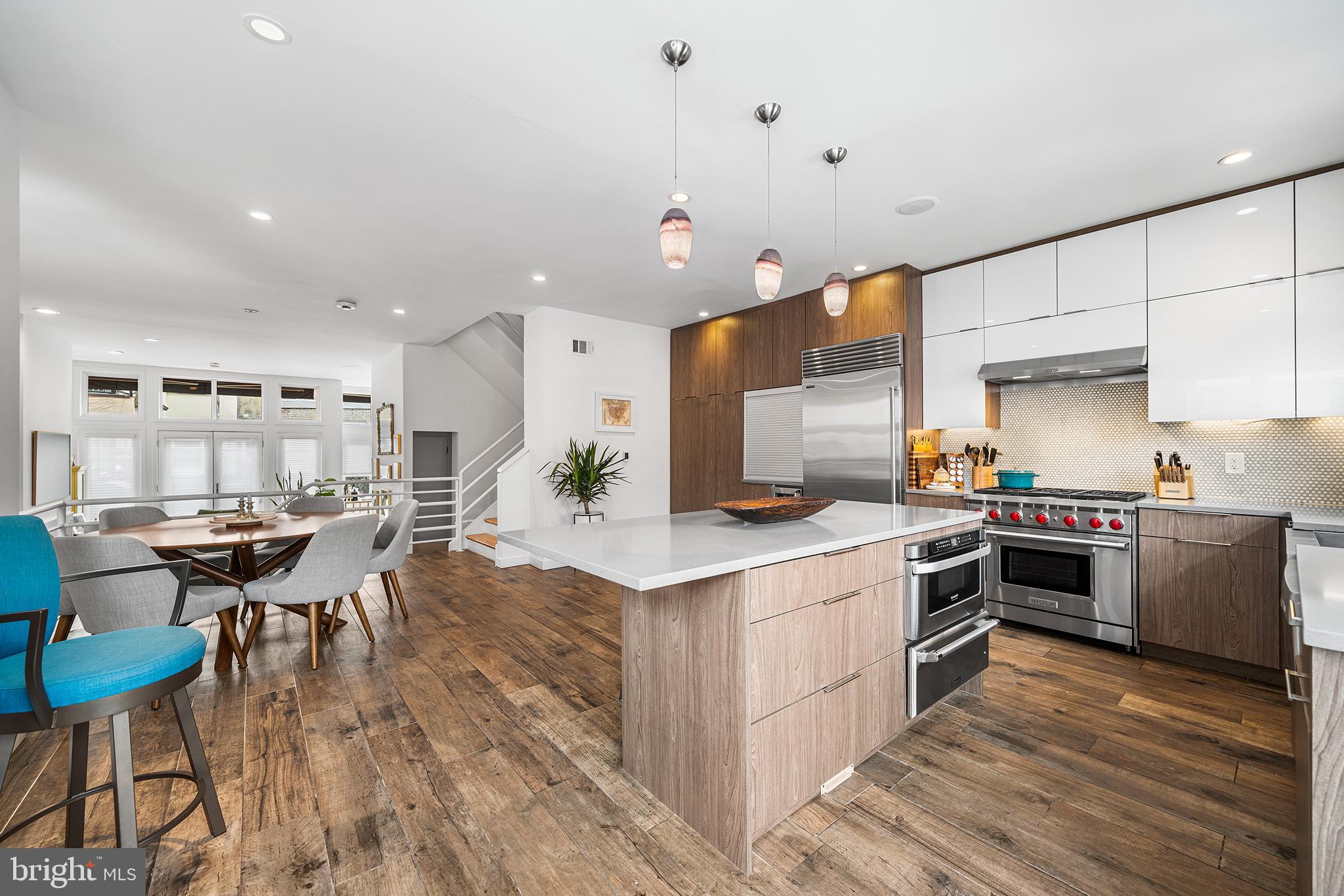 QUEEN VILLAGE - Residential