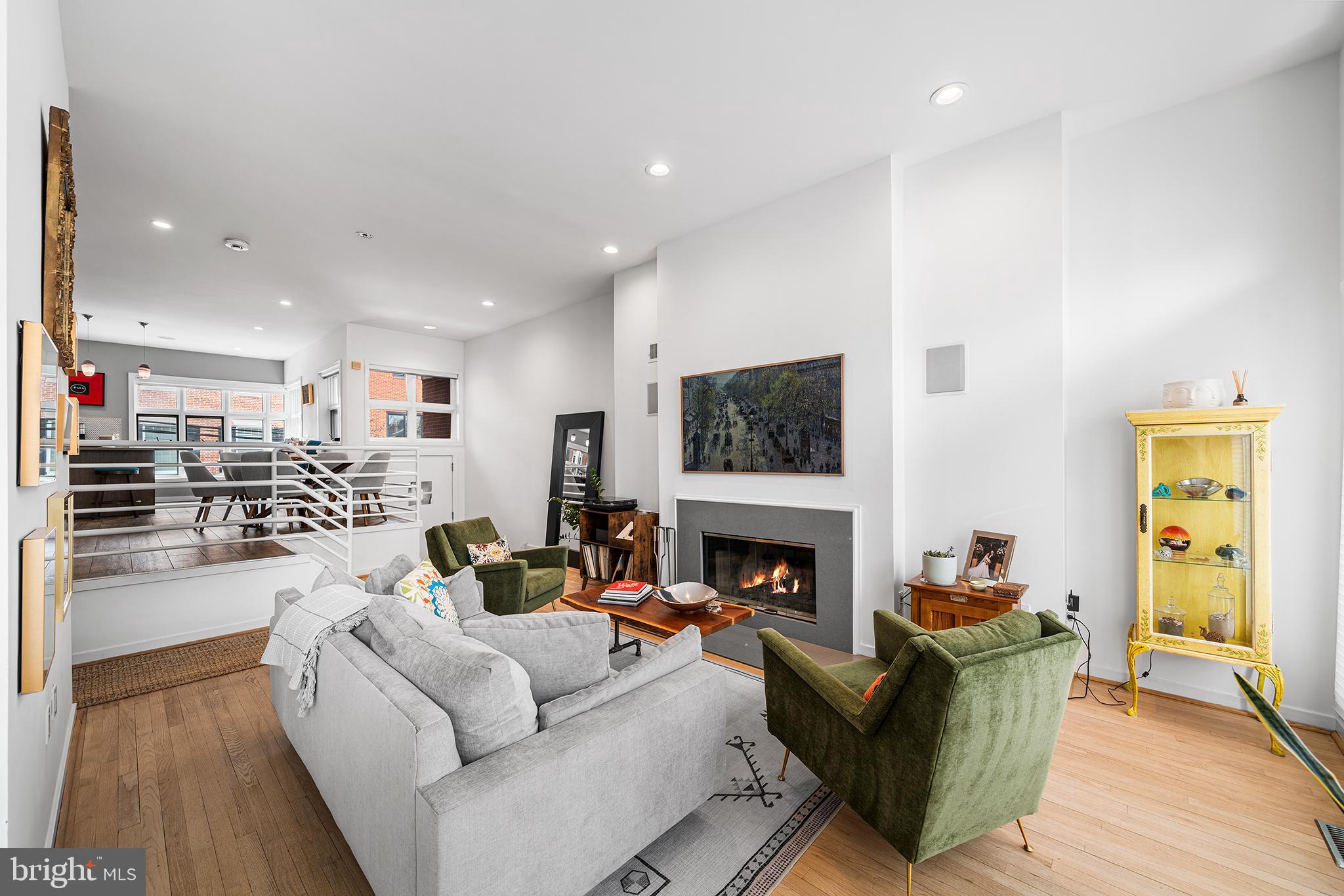 QUEEN VILLAGE - Residential