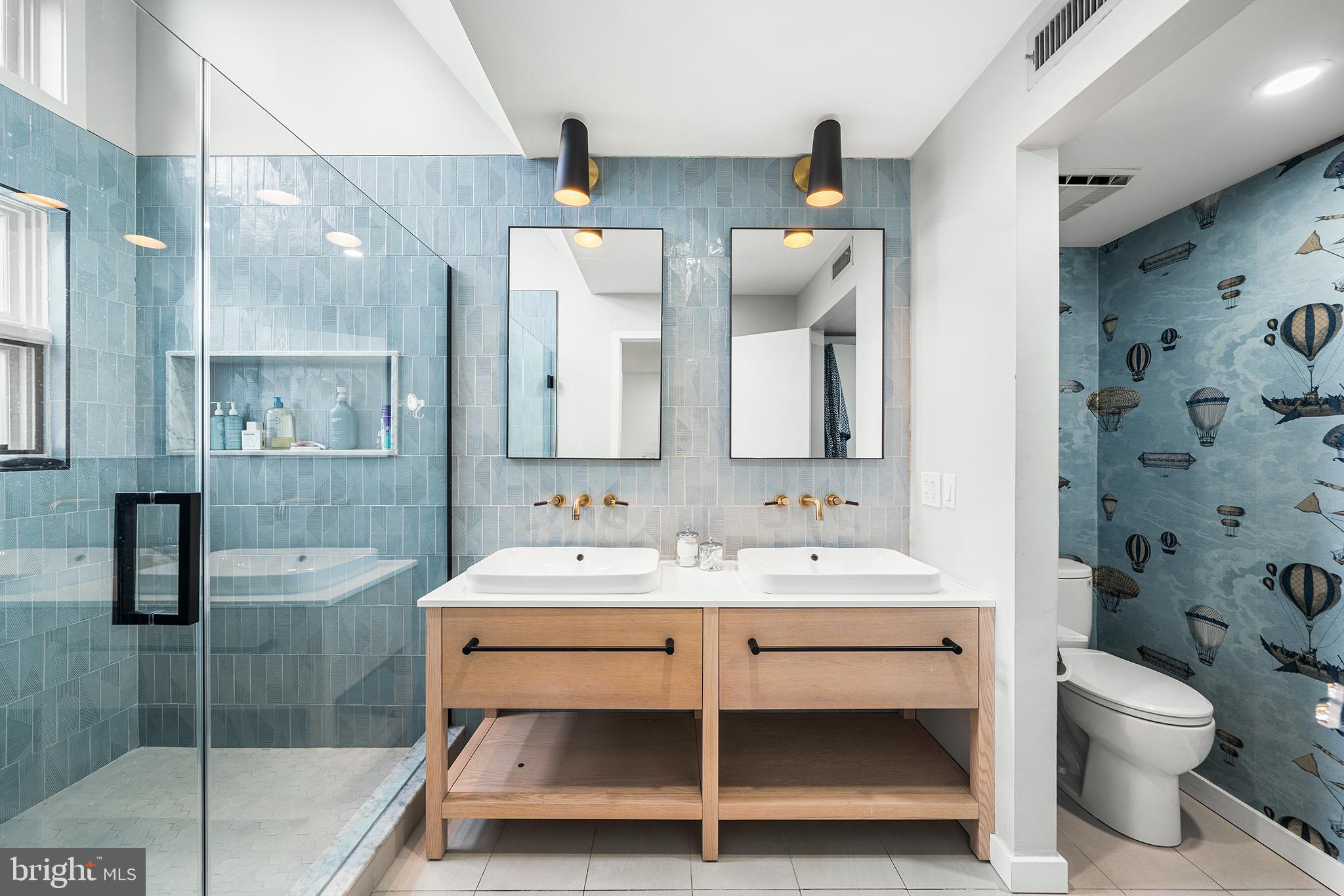 QUEEN VILLAGE - Residential