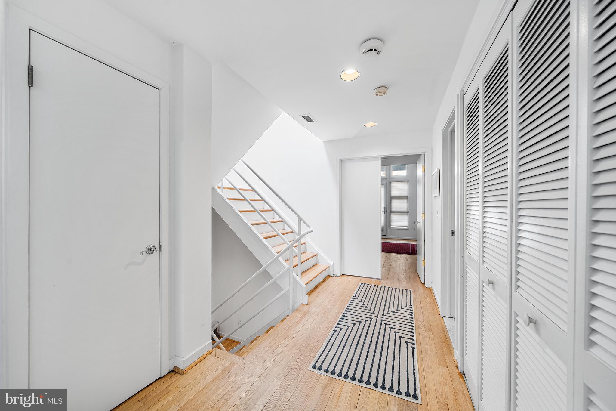 QUEEN VILLAGE - Residential