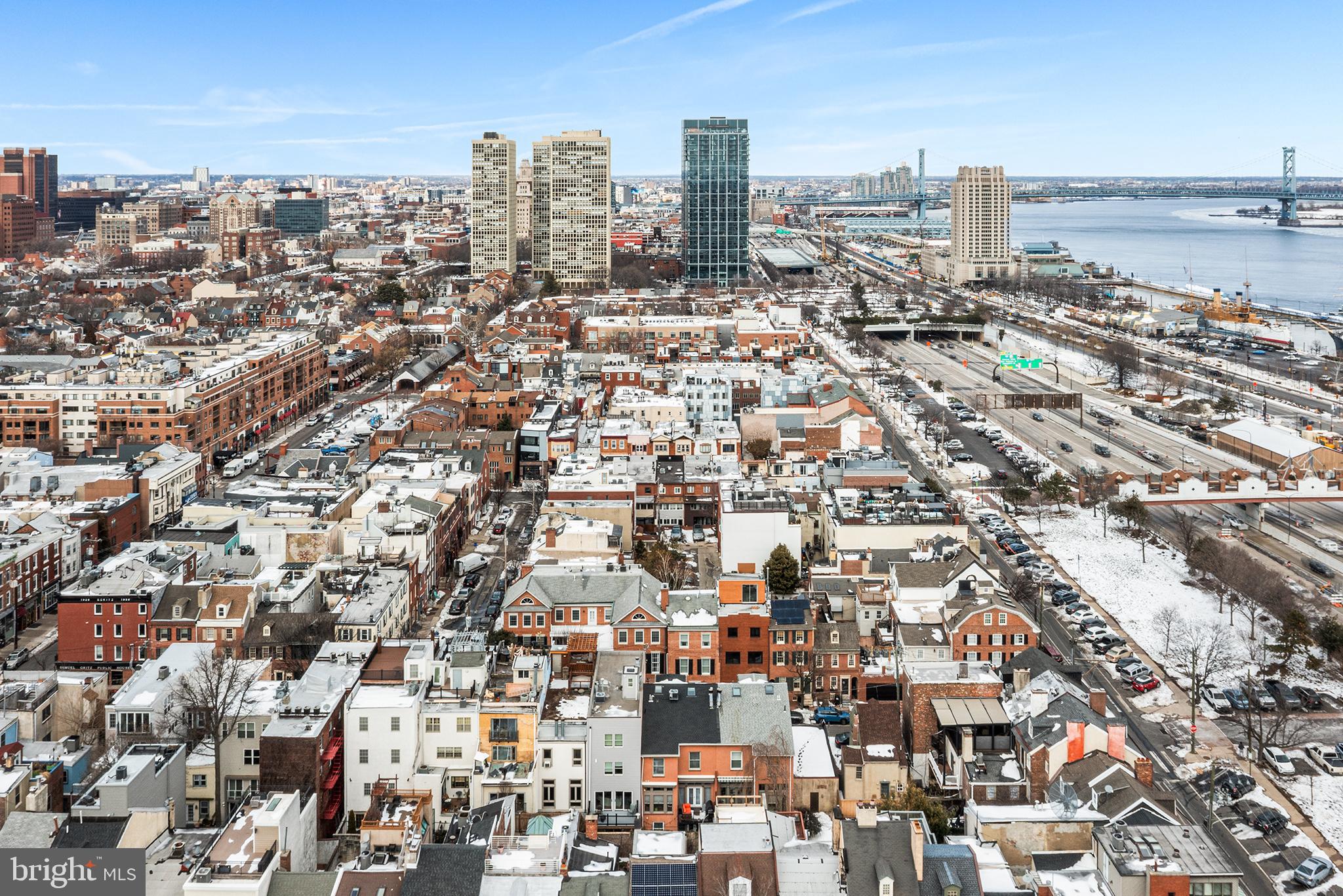 QUEEN VILLAGE - Residential