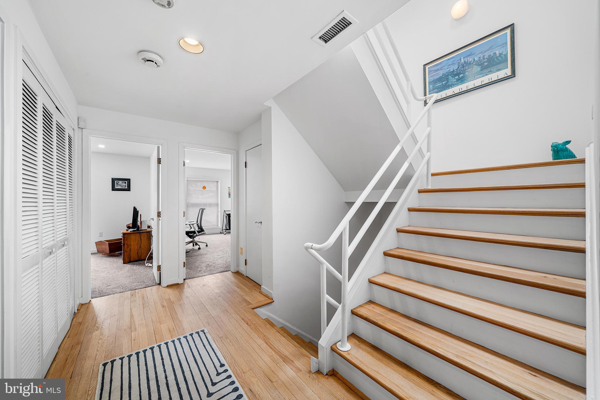 QUEEN VILLAGE - Residential