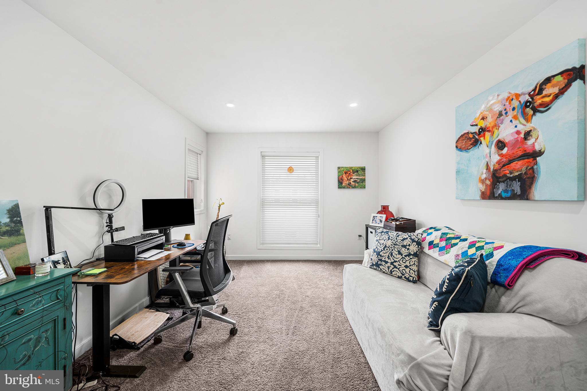 QUEEN VILLAGE - Residential