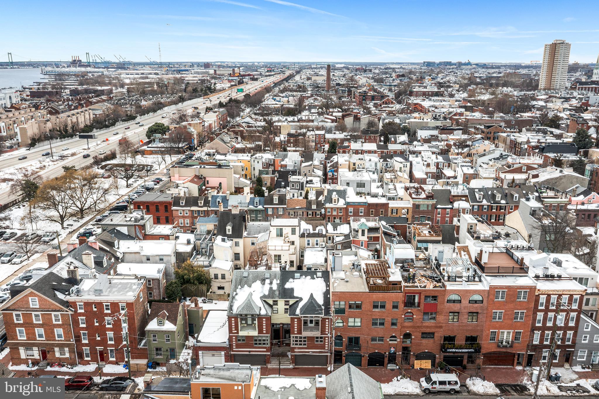 QUEEN VILLAGE - Residential