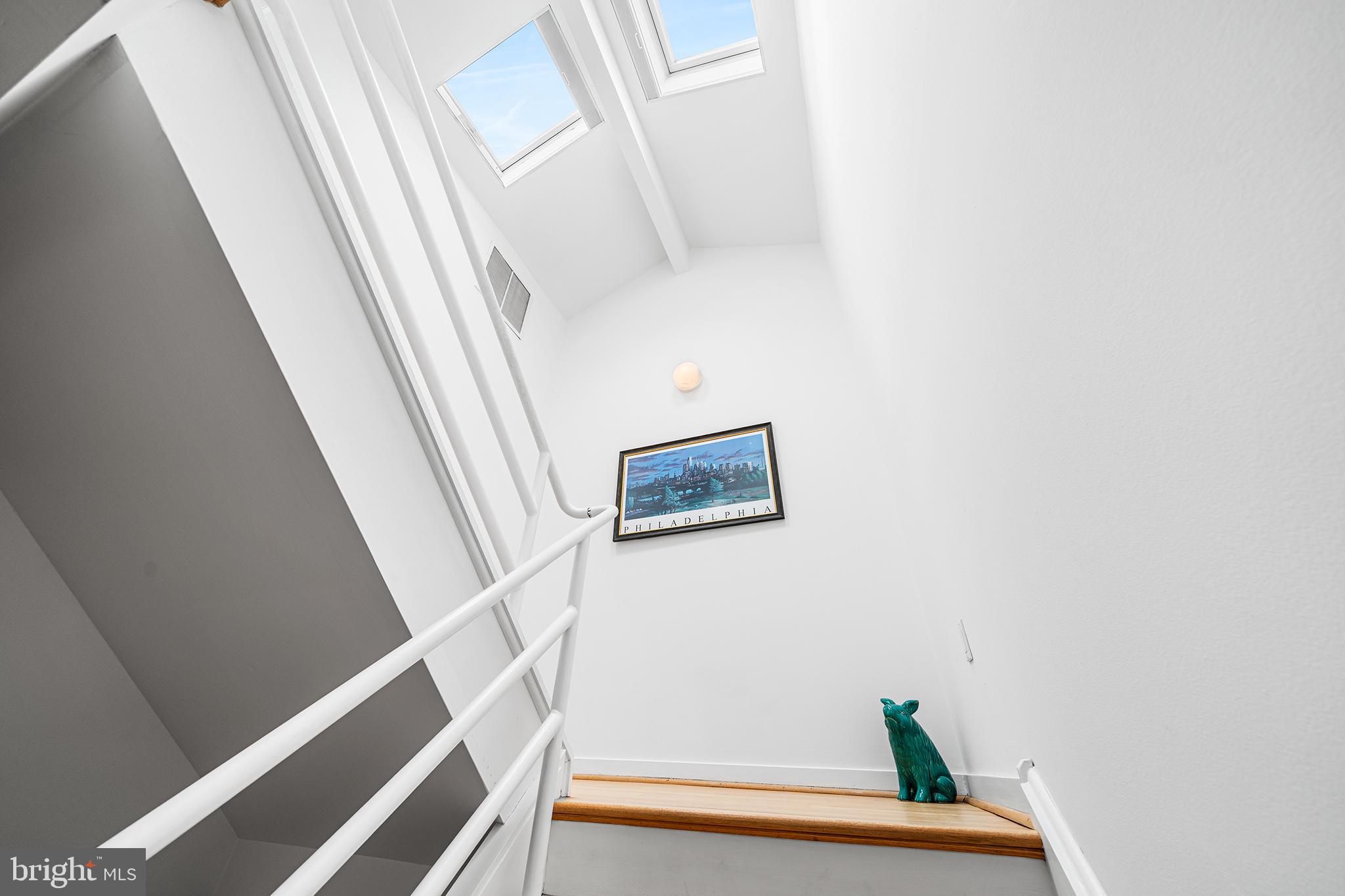 QUEEN VILLAGE - Residential