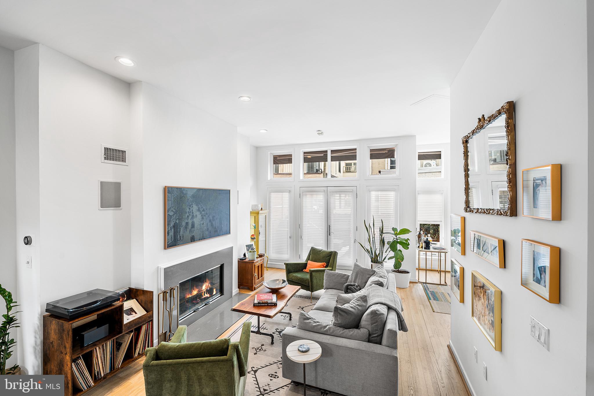 QUEEN VILLAGE - Residential