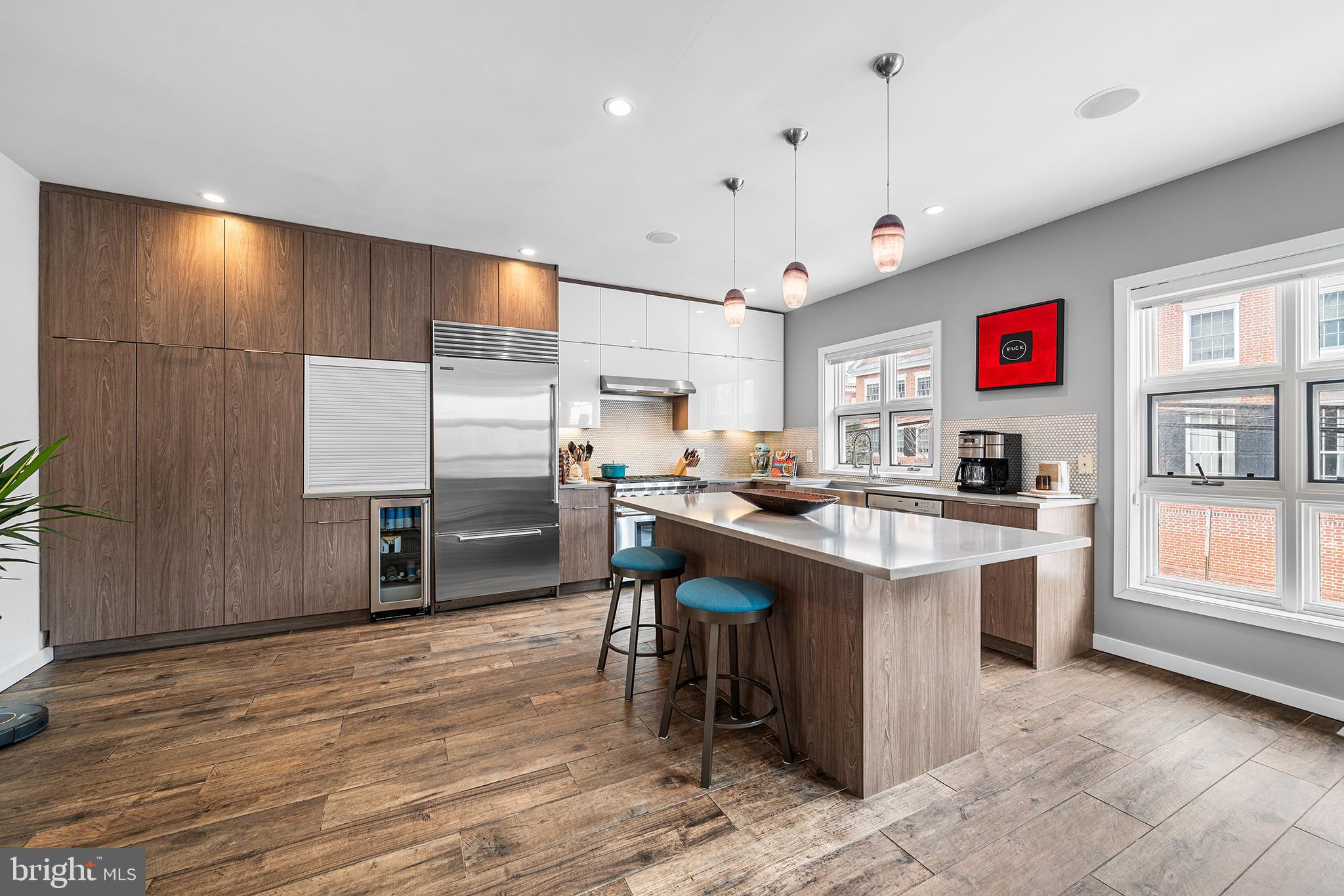 QUEEN VILLAGE - Residential