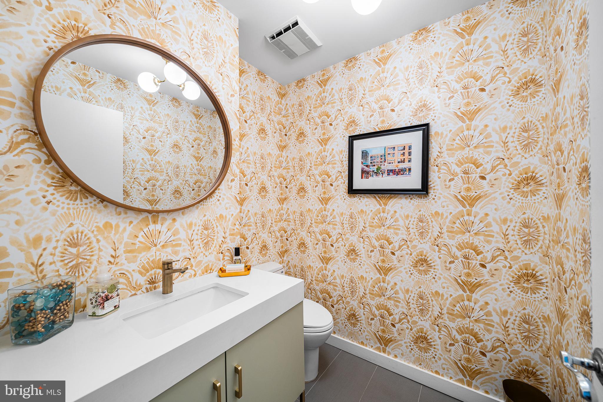 QUEEN VILLAGE - Residential