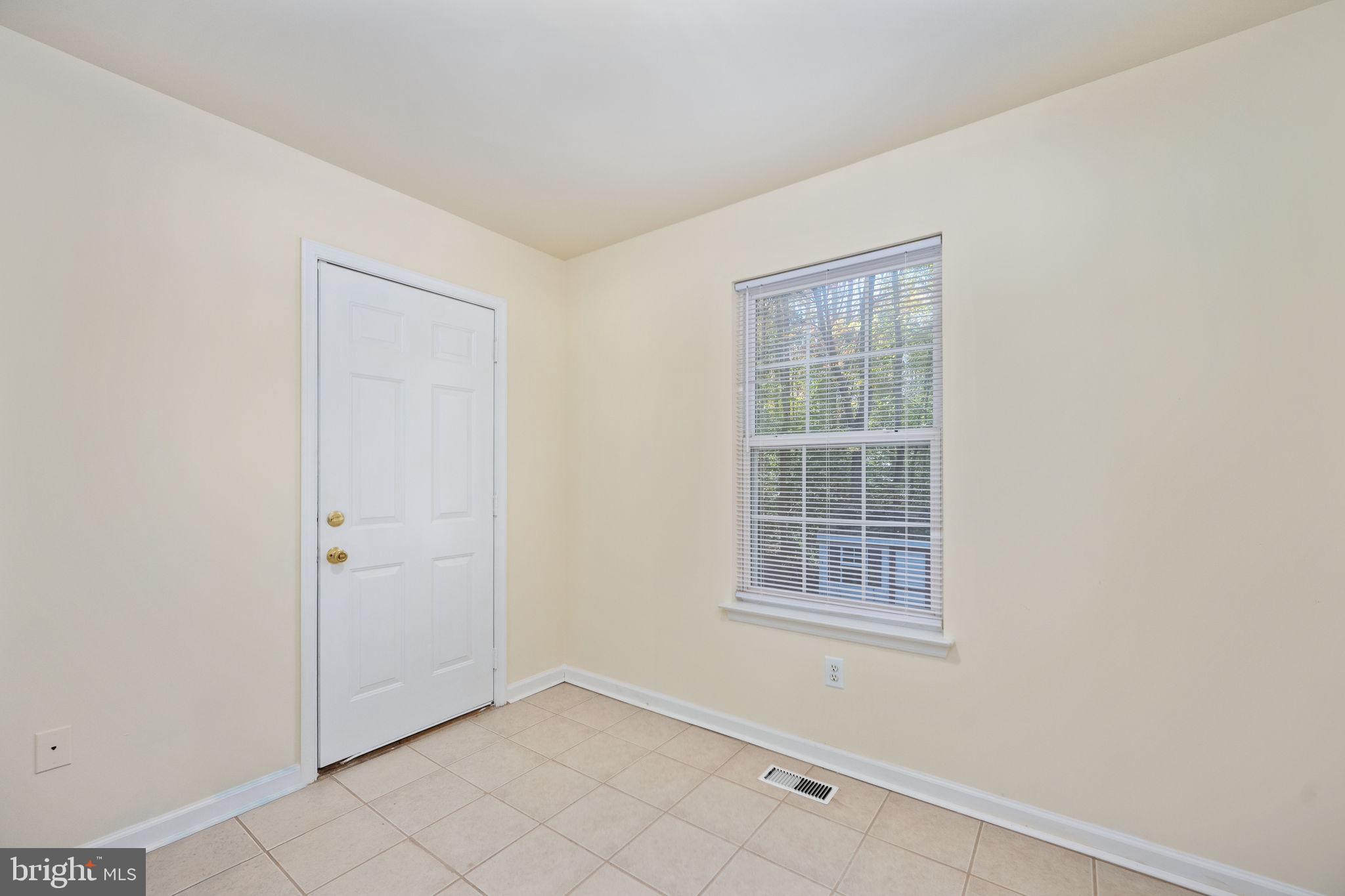 PRESIDENTIAL LAKES - Residential