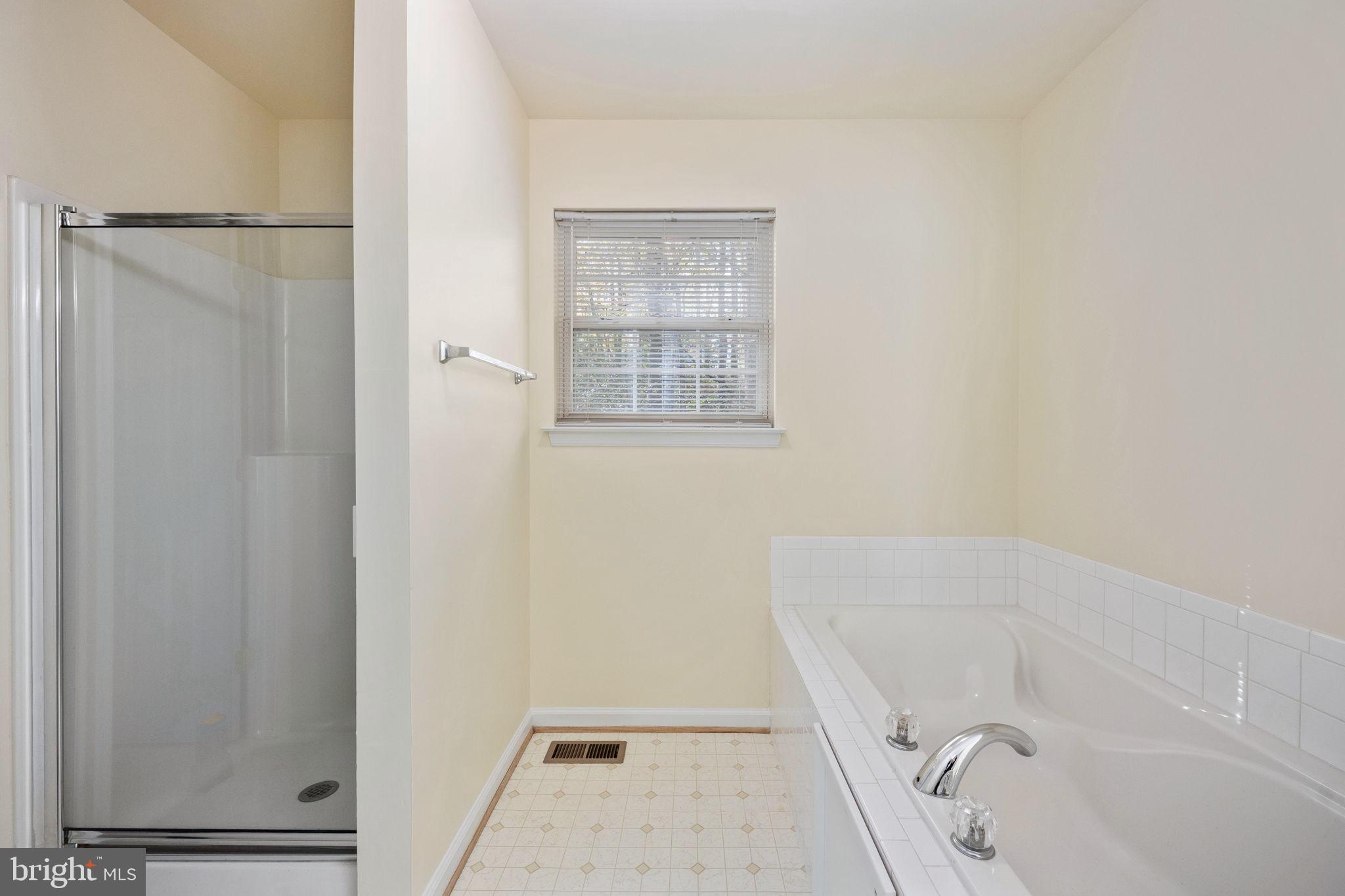 PRESIDENTIAL LAKES - Residential