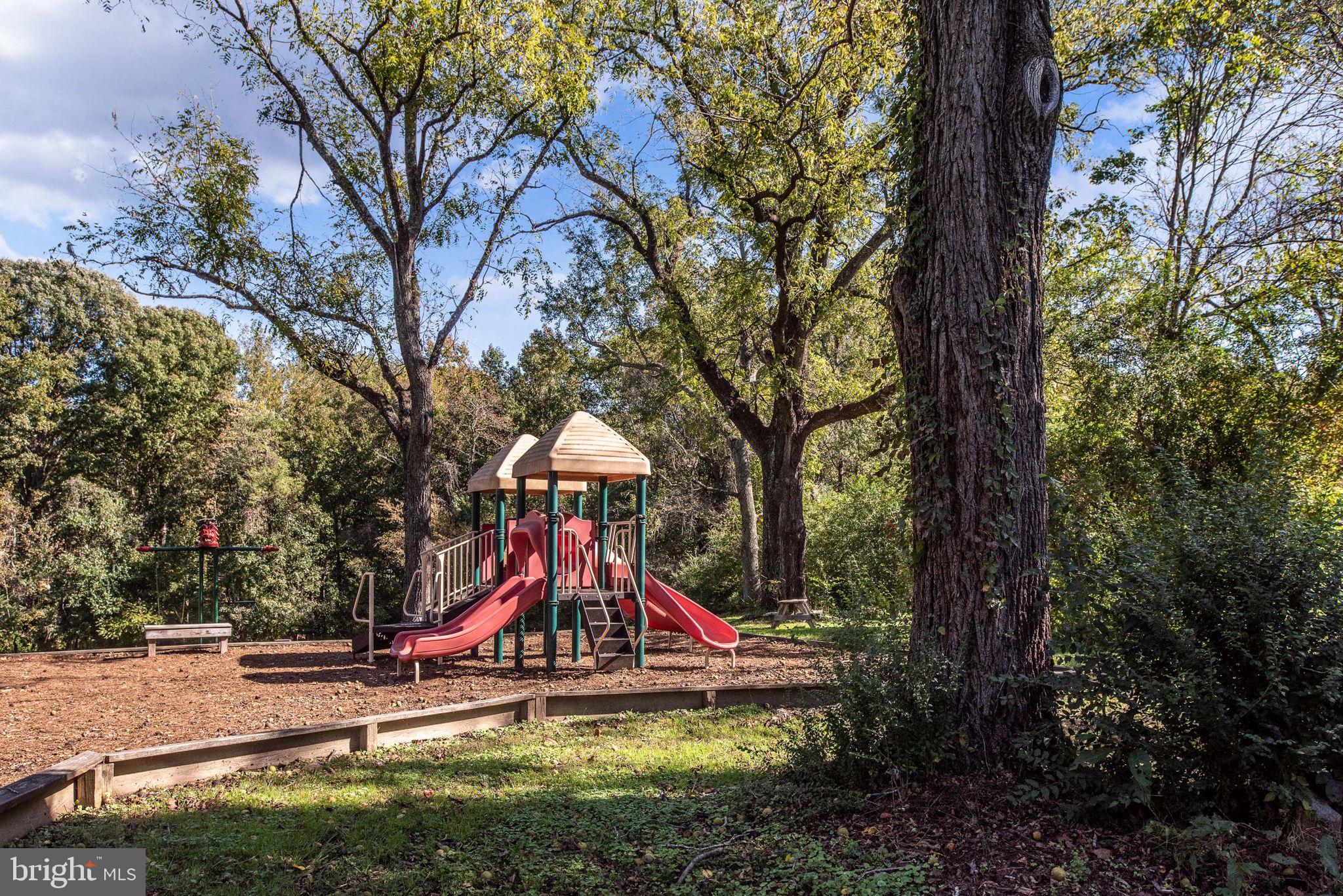 PRESIDENTIAL LAKES - Residential