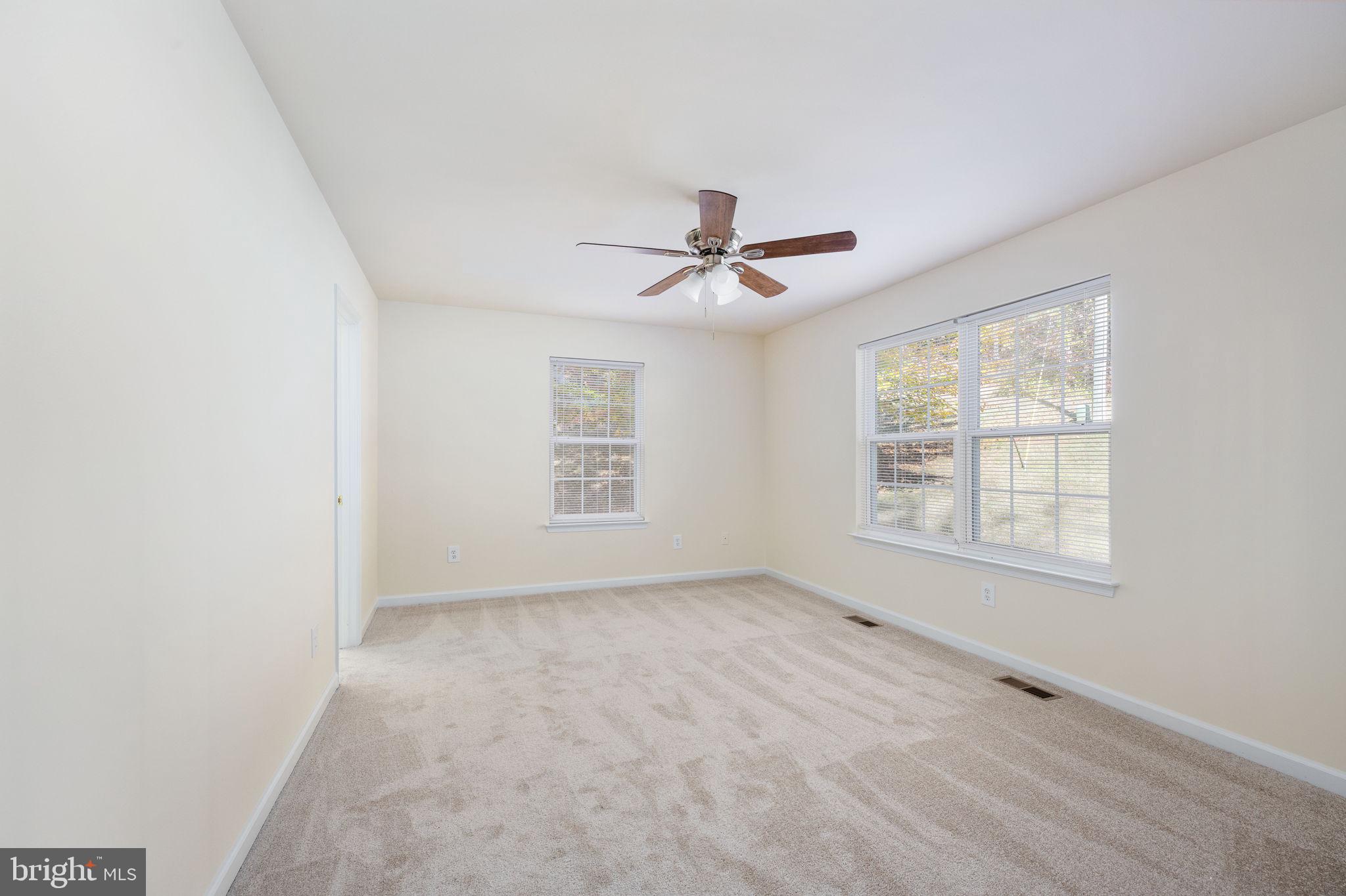 PRESIDENTIAL LAKES - Residential