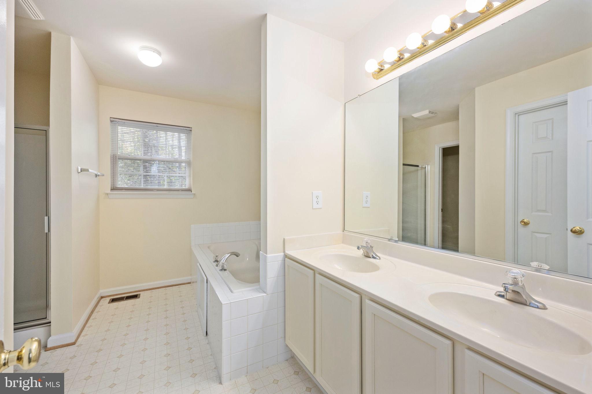 PRESIDENTIAL LAKES - Residential