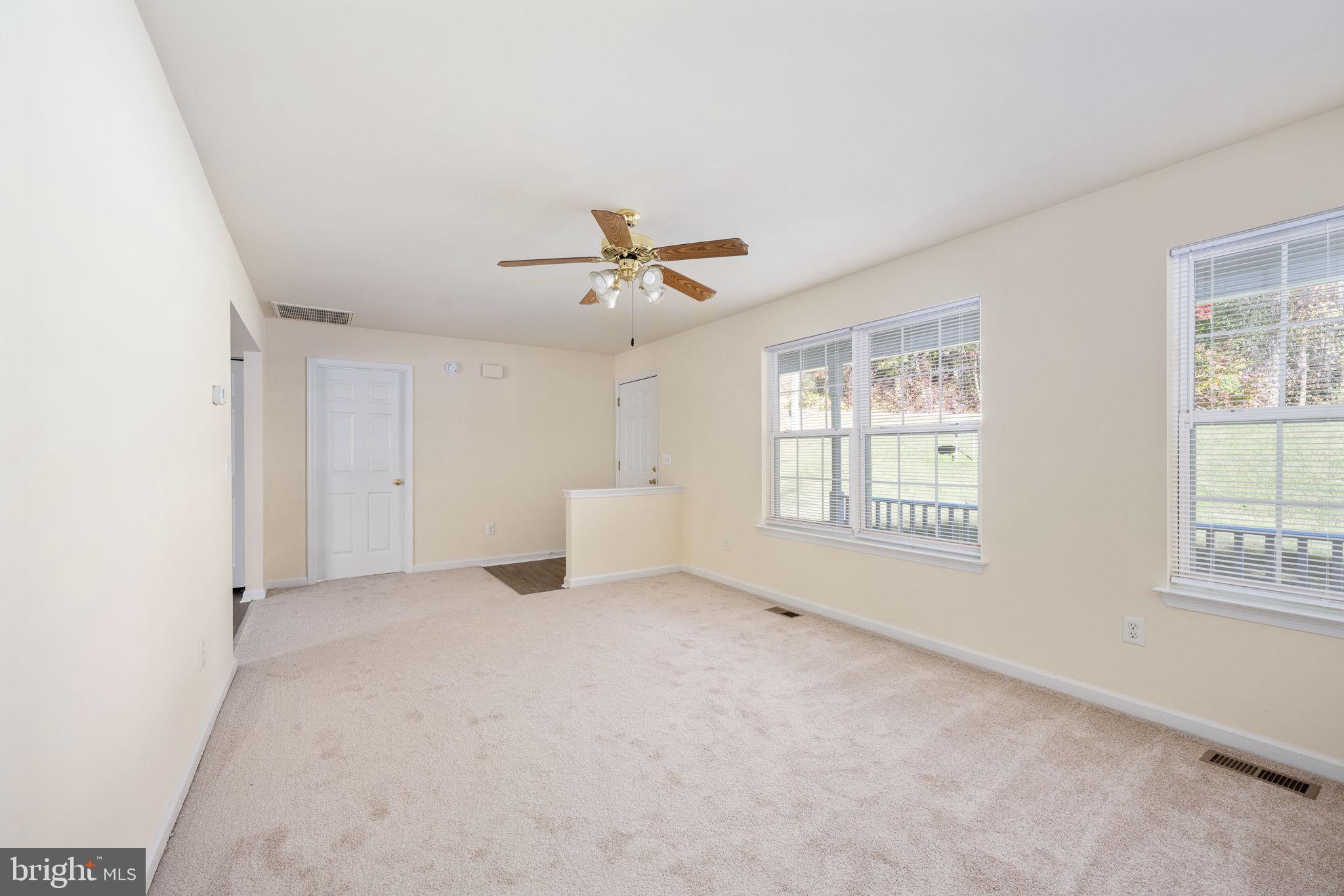 PRESIDENTIAL LAKES - Residential