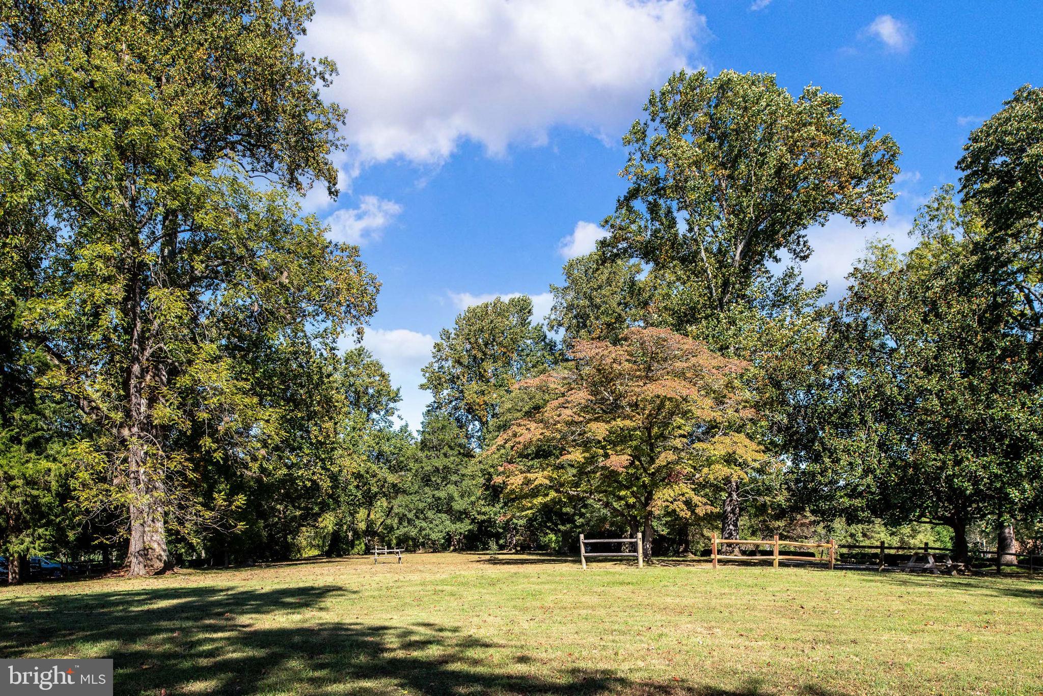 PRESIDENTIAL LAKES - Residential